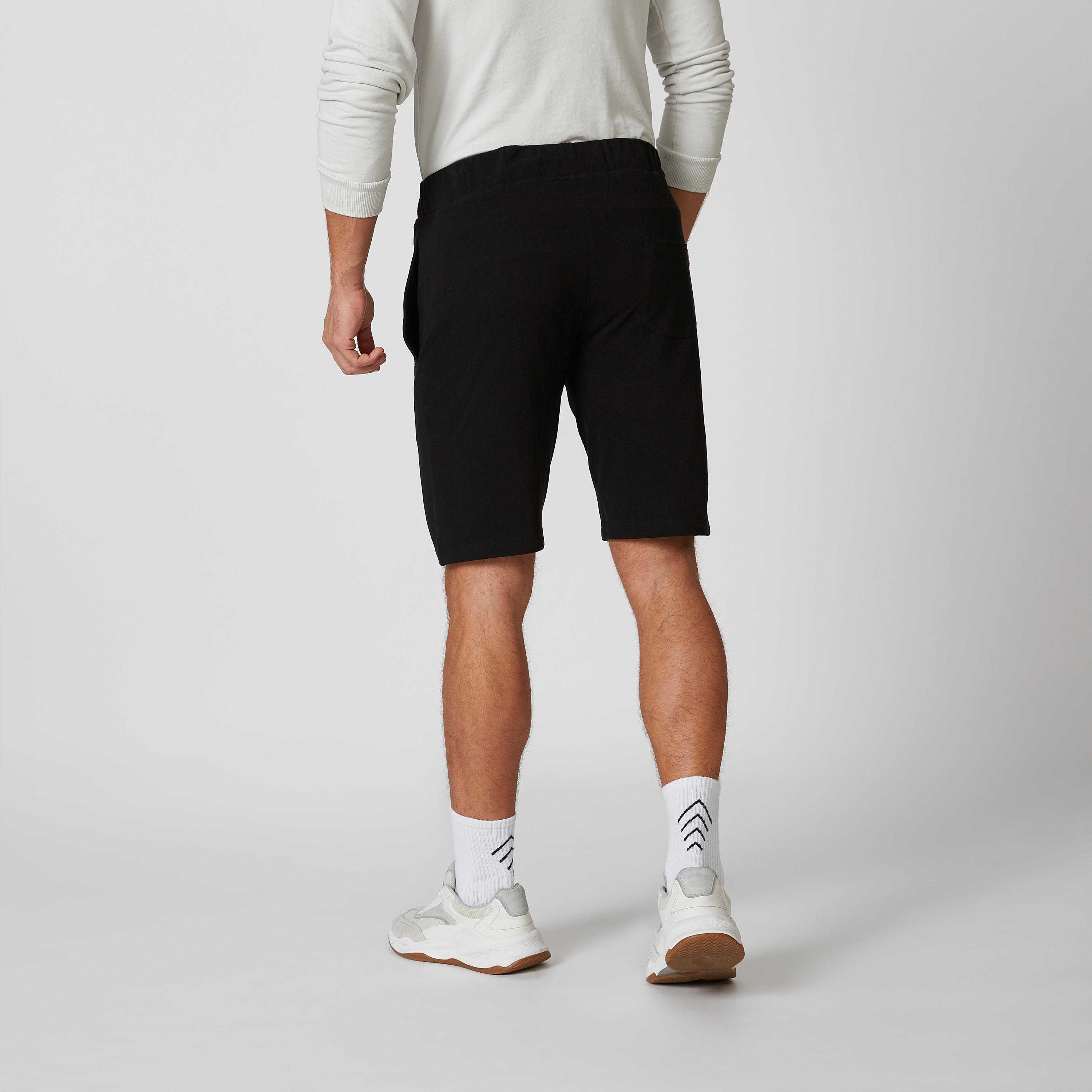 شورت مستدام سادة سليم وخصر متوسط الارتفاع وجيوب -men-clothing-bottoms-shorts-image-2