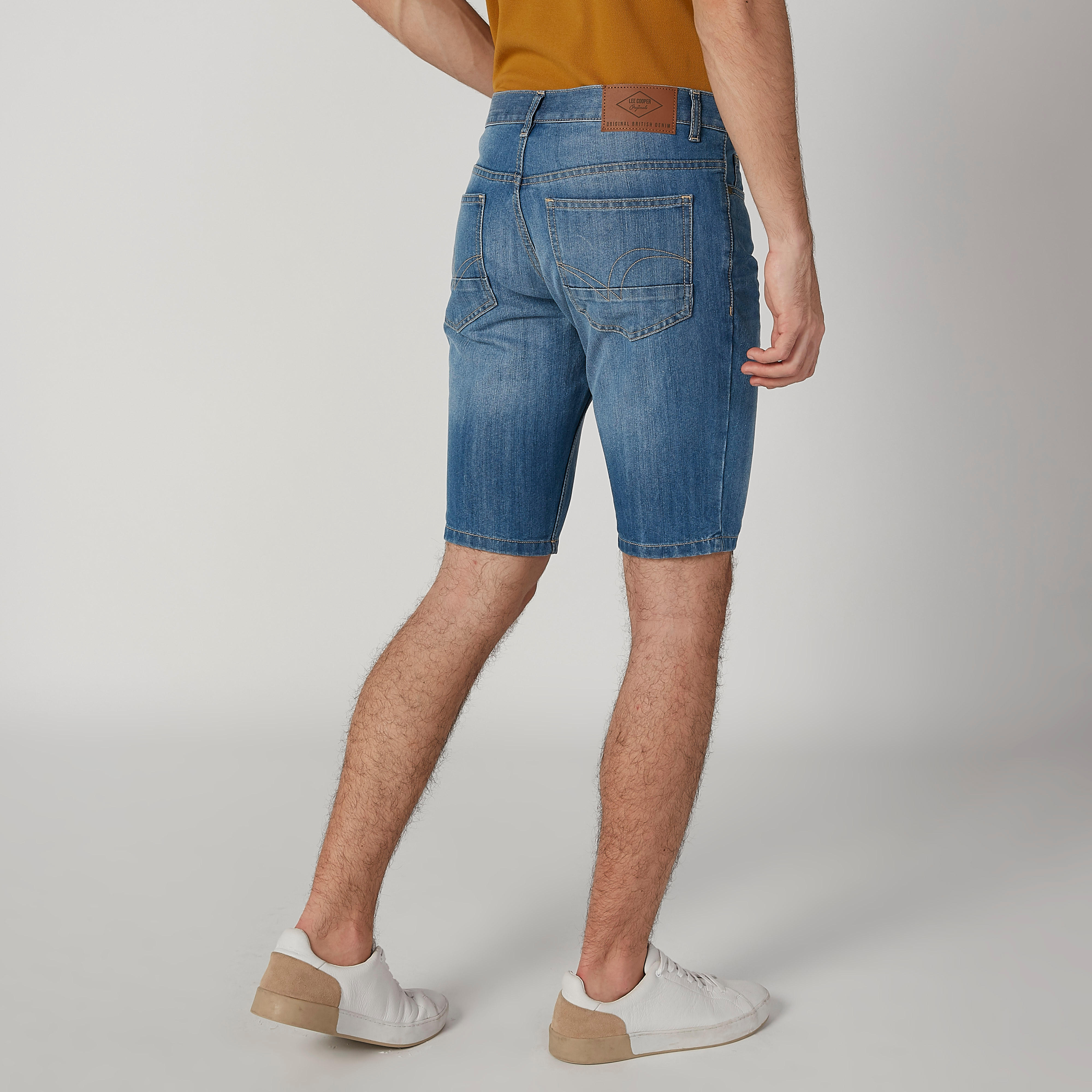 شورت دينم مستدام بخصر متوسط الارتفاع وجيوب-men-clothing-bottoms-shorts-image-1