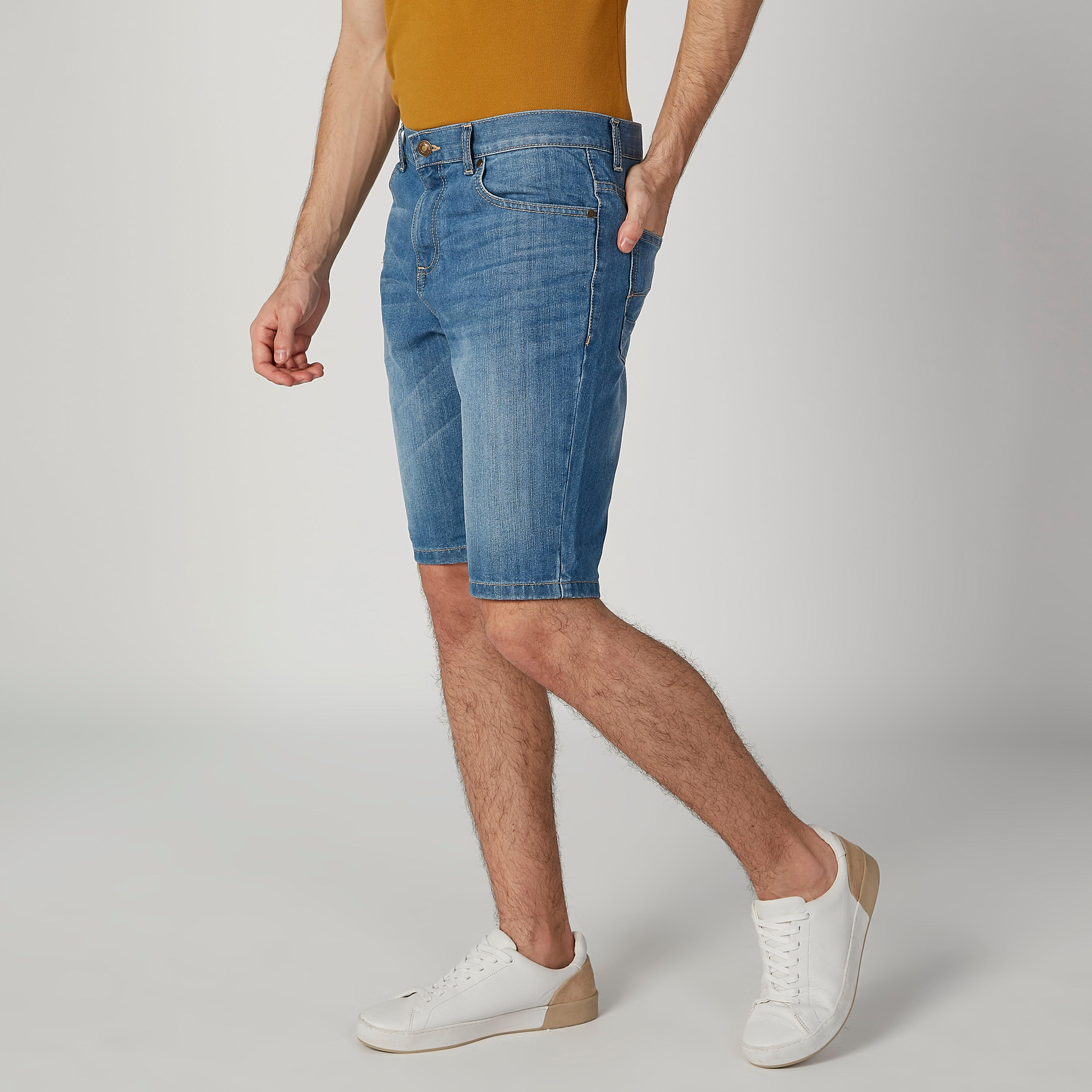 شورت دينم مستدام بخصر متوسط الارتفاع وجيوب-men-clothing-bottoms-shorts-image-3