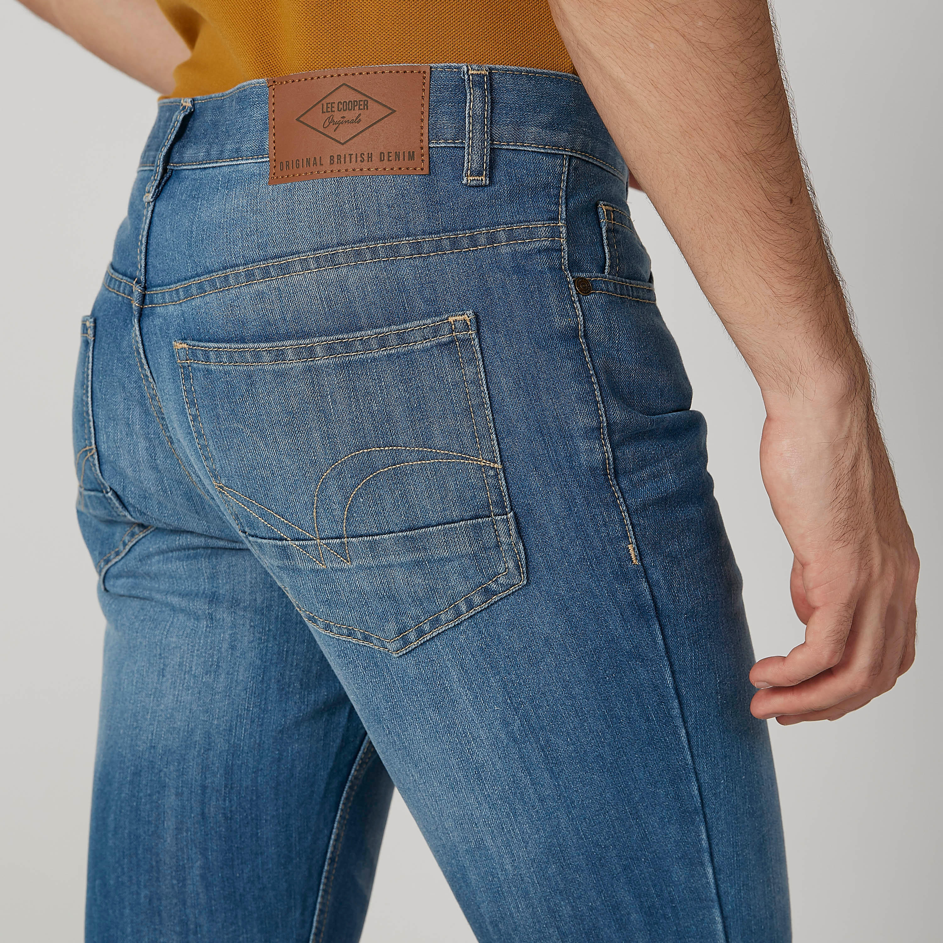 شورت دينم مستدام بخصر متوسط الارتفاع وجيوب-men-clothing-bottoms-shorts-image-5