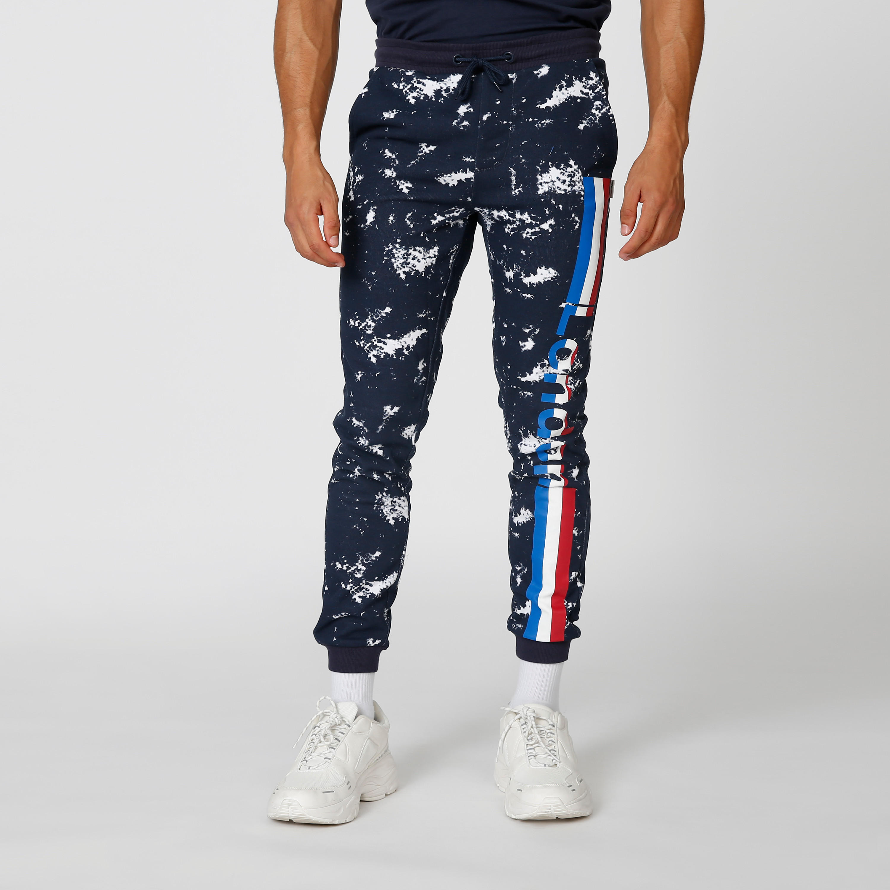بنطلون رياضي مستدام سليم بخصر متوسط الارتفاع وجيوب وطبعات-men-clothing-bottoms-joggers-image-1
