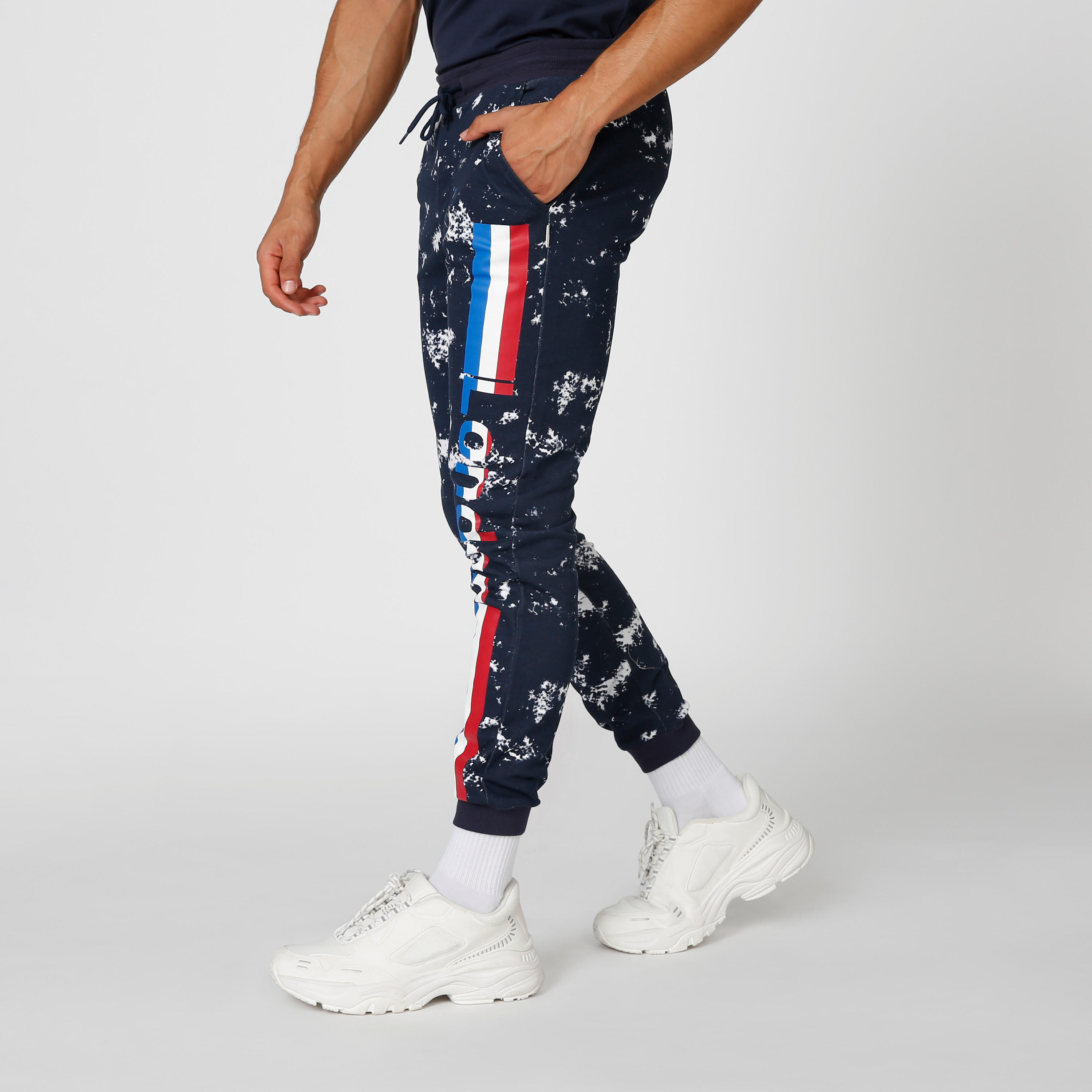 بنطلون رياضي مستدام سليم بخصر متوسط الارتفاع وجيوب وطبعات-men-clothing-bottoms-joggers-image-3