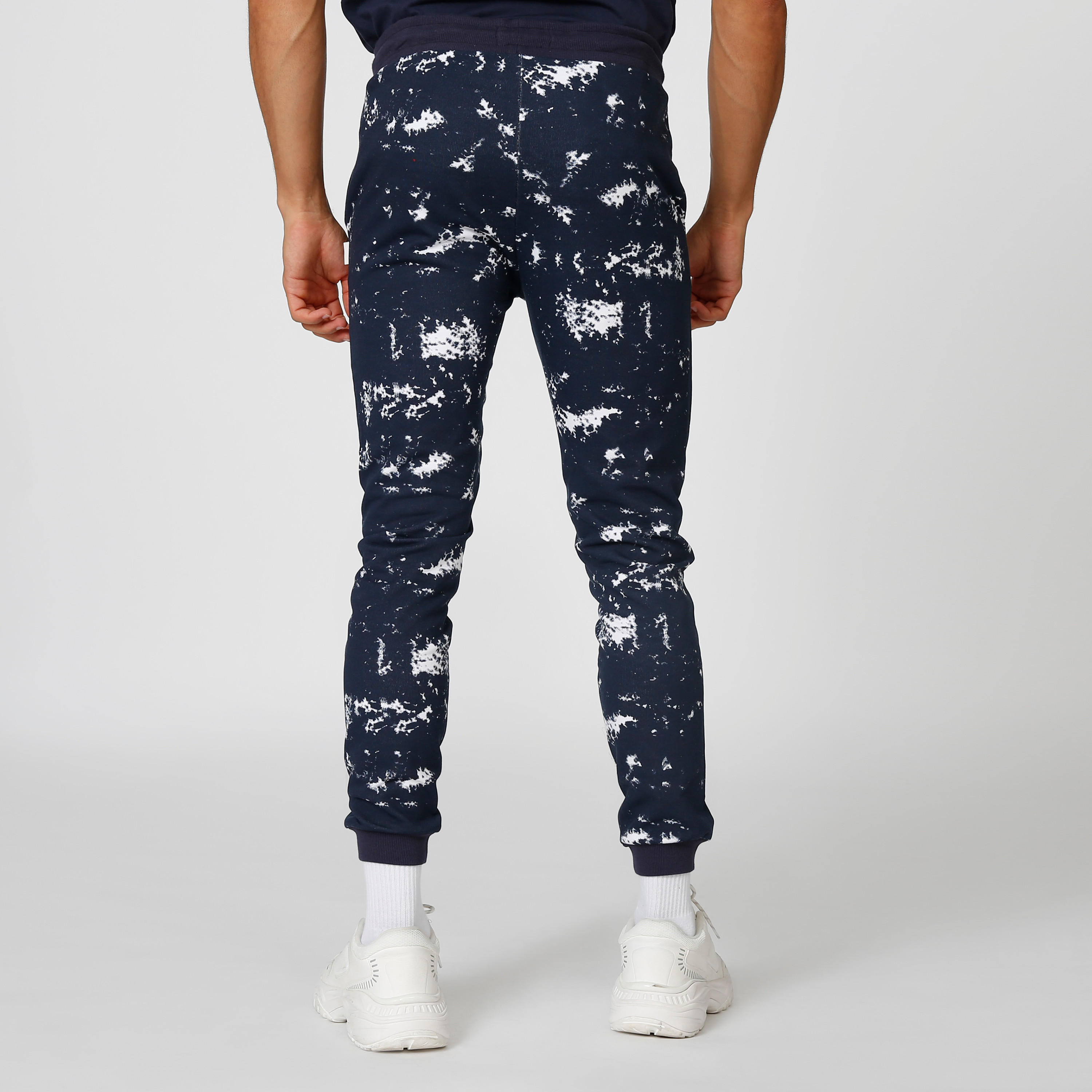 بنطلون رياضي مستدام سليم بخصر متوسط الارتفاع وجيوب وطبعات-men-clothing-bottoms-joggers-image-4