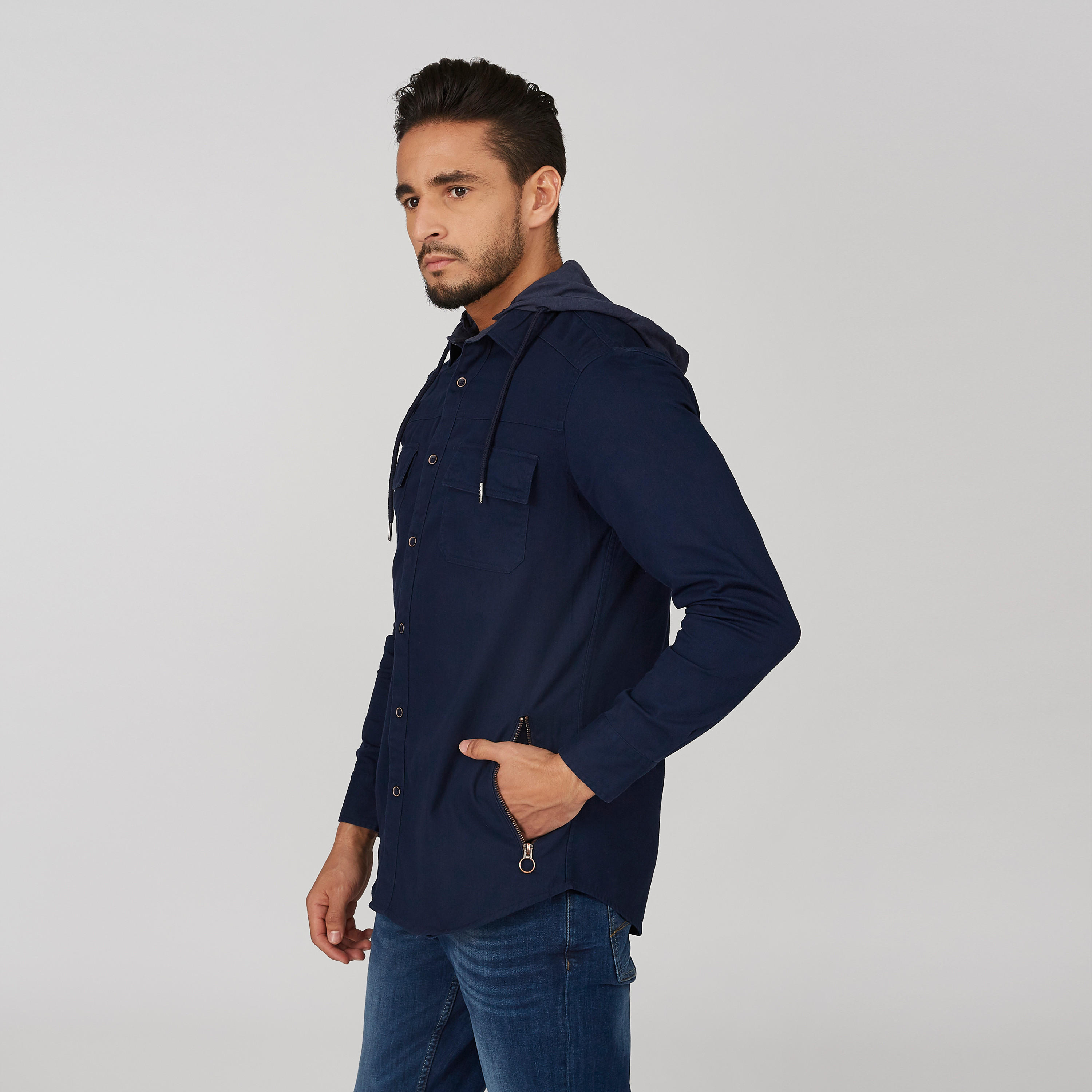 قميص سليم مستدام سادة بقبّعة وأكمام طويلة -men-clothing-shirts-image-3