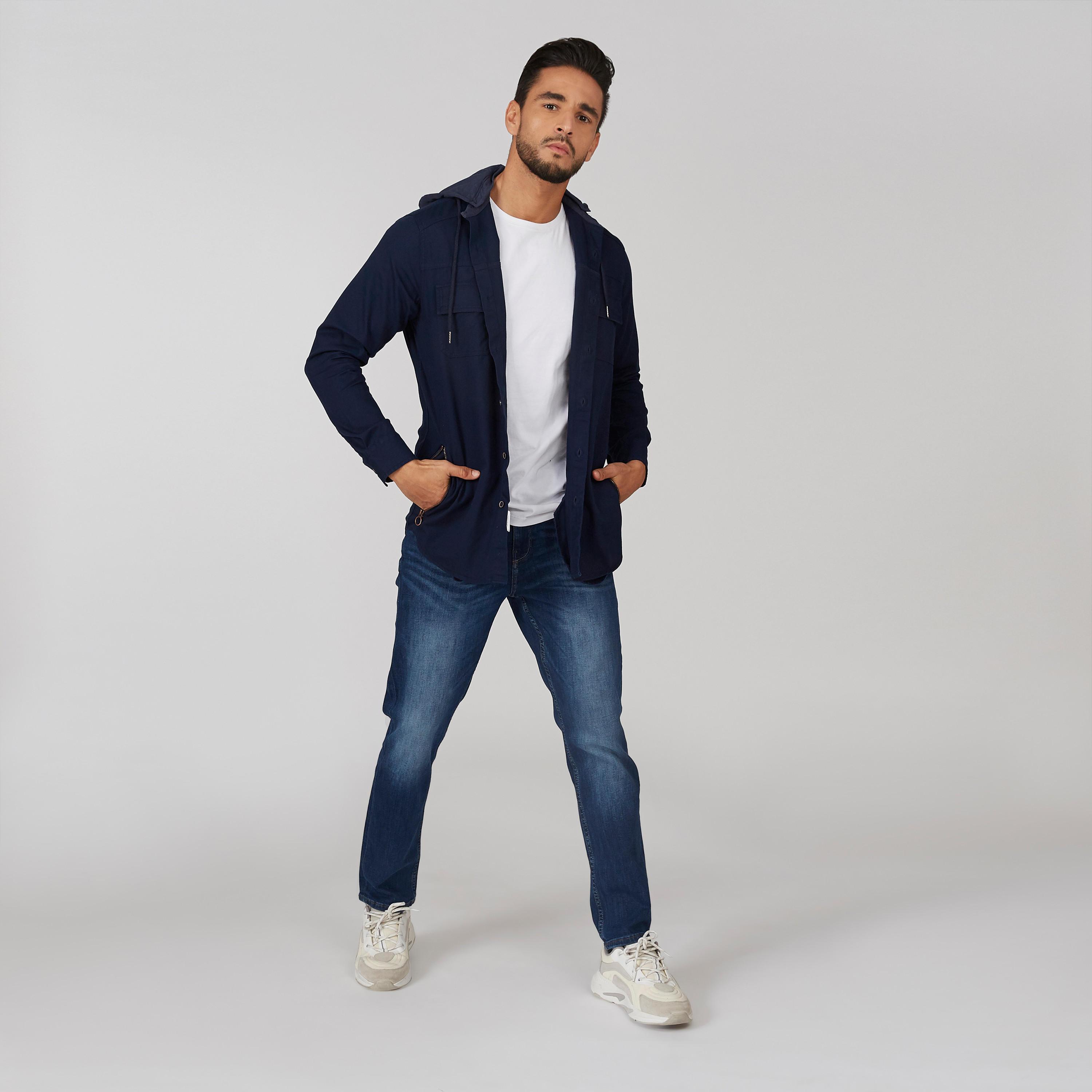 قميص سليم مستدام سادة بقبّعة وأكمام طويلة -men-clothing-shirts-image-4