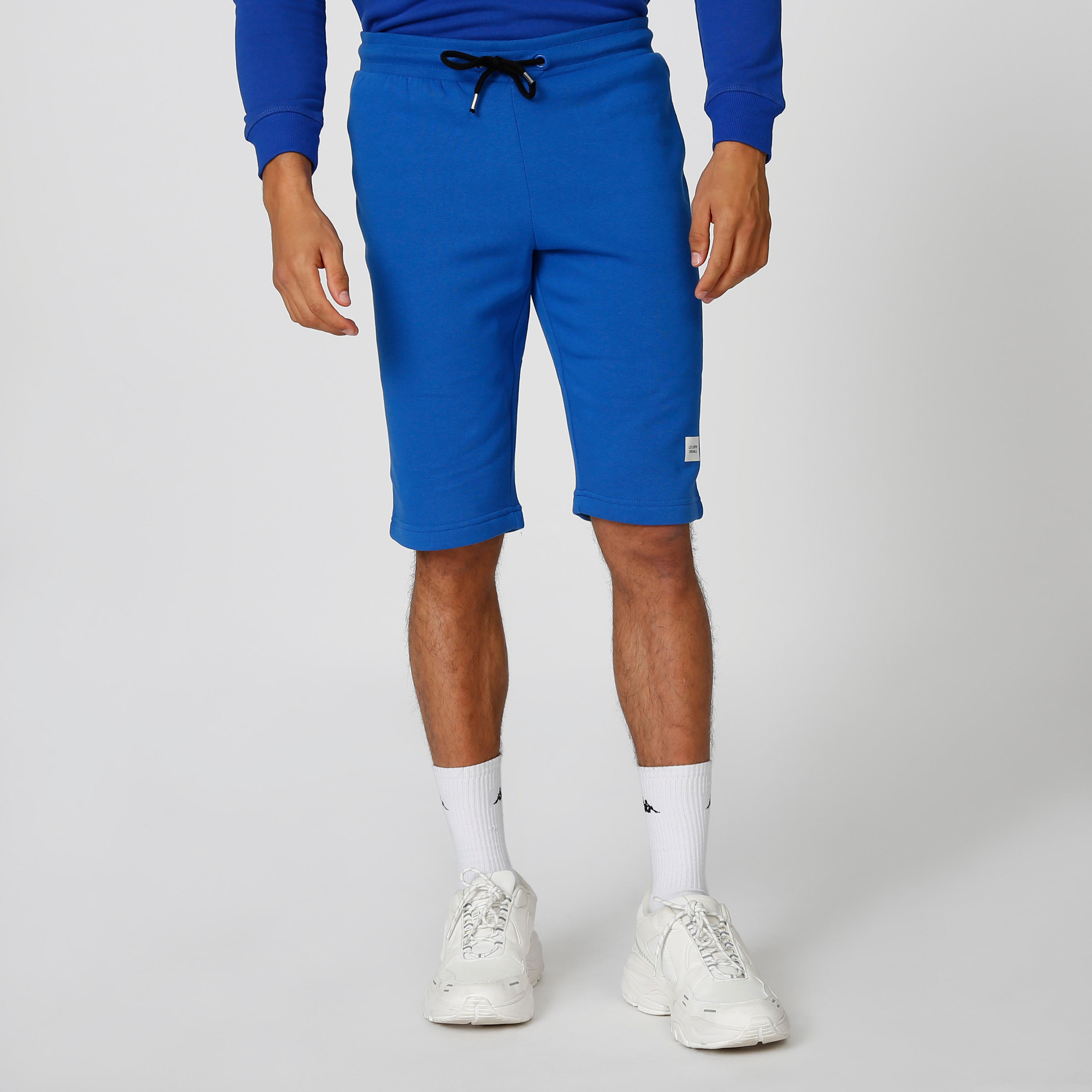 شورت مستدام سليم سادة بخصر متوسط الارتفاع وجيوب -men-clothing-bottoms-shorts-image-1