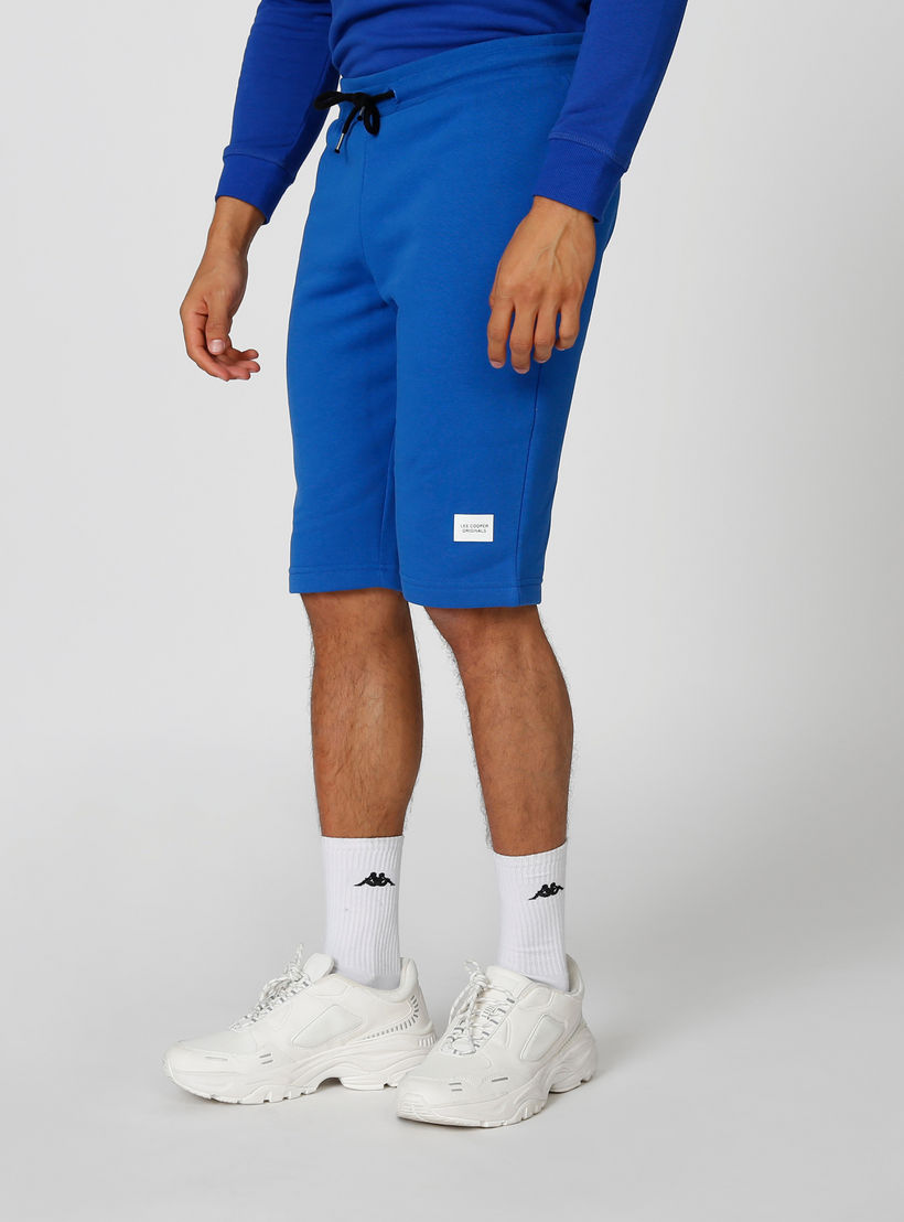 شورت مستدام سليم سادة بخصر متوسط الارتفاع وجيوب -men-clothing-bottoms-shorts-image-3