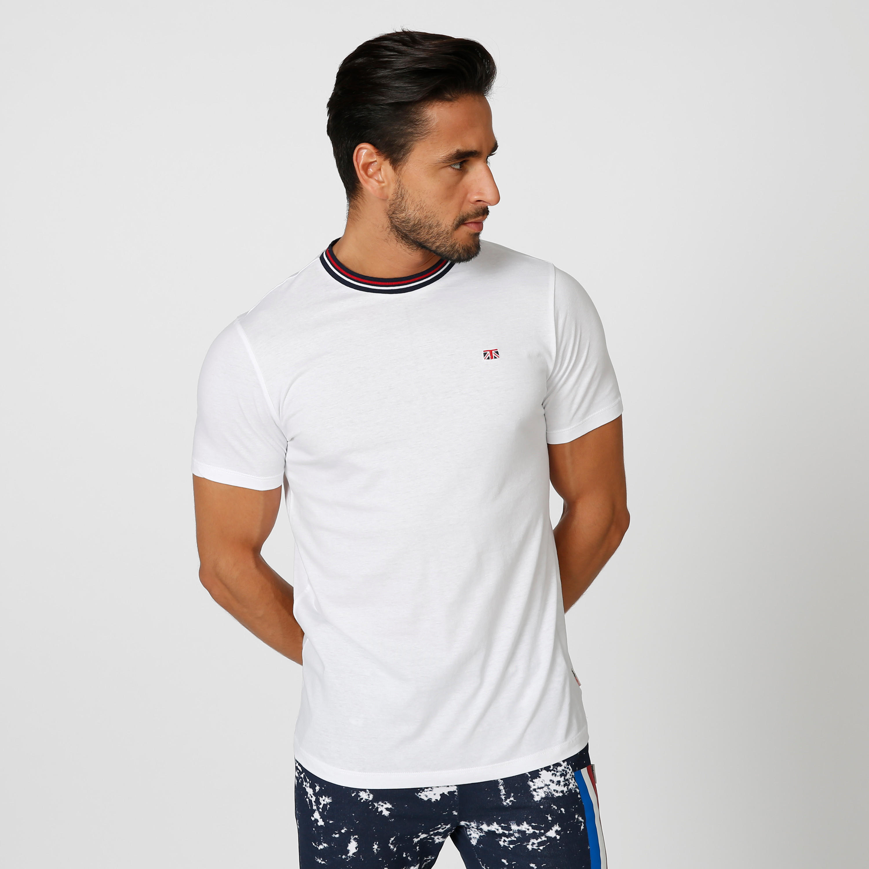 تيشيرت مستدام بارز الملمس بياقة ضيّقة وأكمام قصيرة-men-clothing-tshirtsandpolos-tshirts-image-1