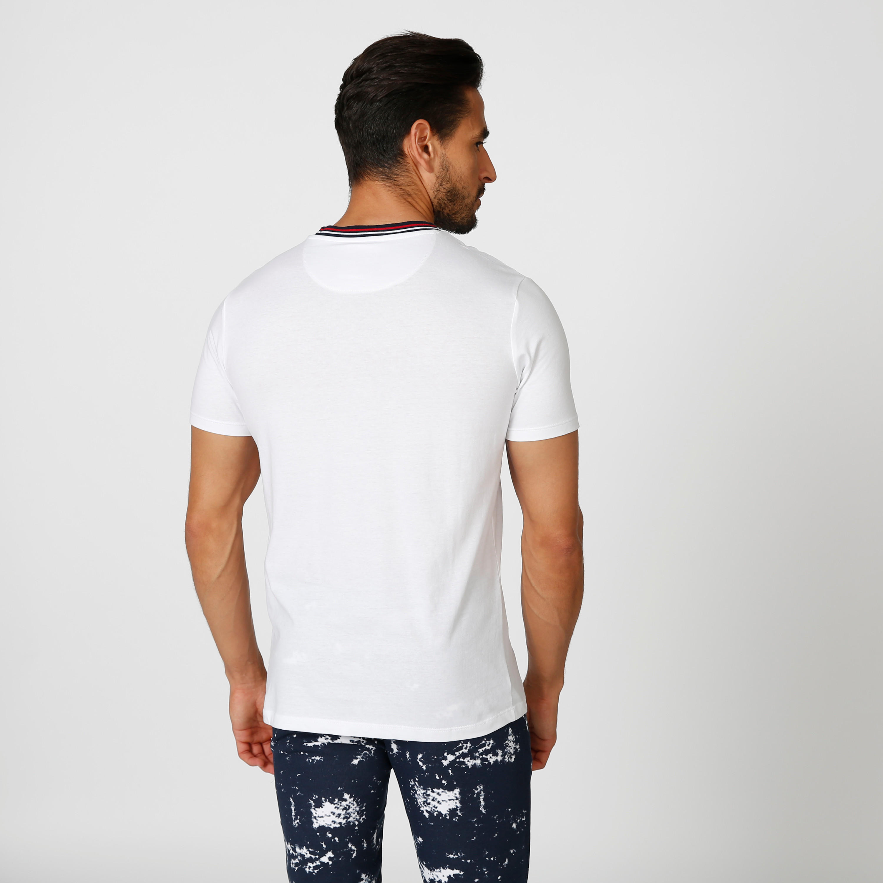 تيشيرت مستدام بارز الملمس بياقة ضيّقة وأكمام قصيرة-men-clothing-tshirtsandpolos-tshirts-image-4