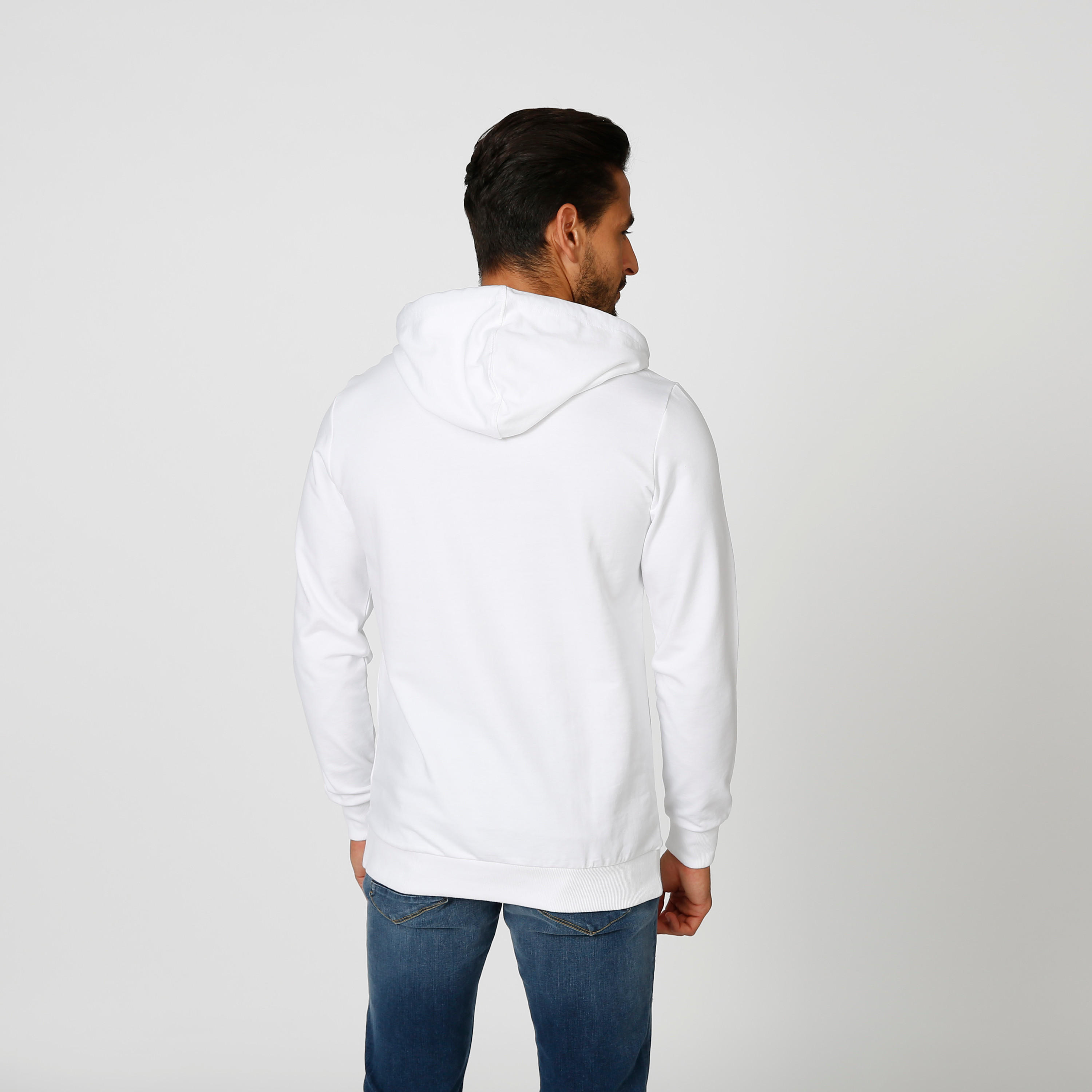 سويت شيرت مستدام بقبّعة وأكمام طويلة وطبعات -men-winterwear-hoodiesandsweatshirts-image-4