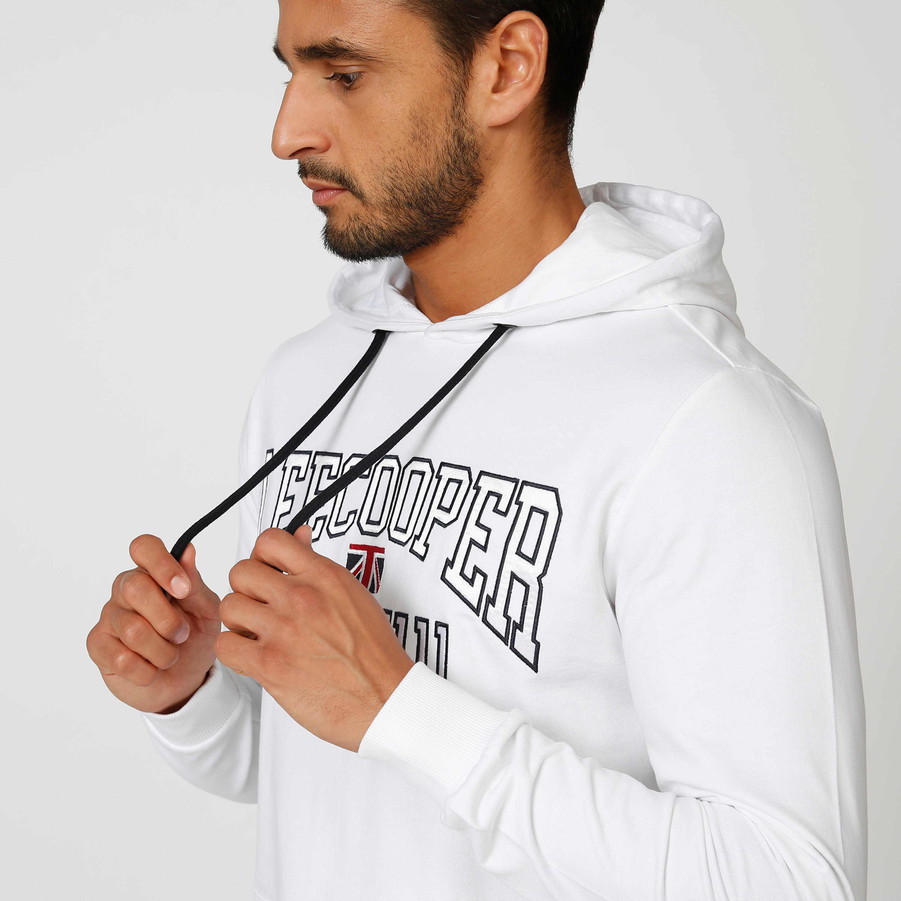 سويت شيرت مستدام بقبّعة وأكمام طويلة وطبعات -men-winterwear-hoodiesandsweatshirts-image-5