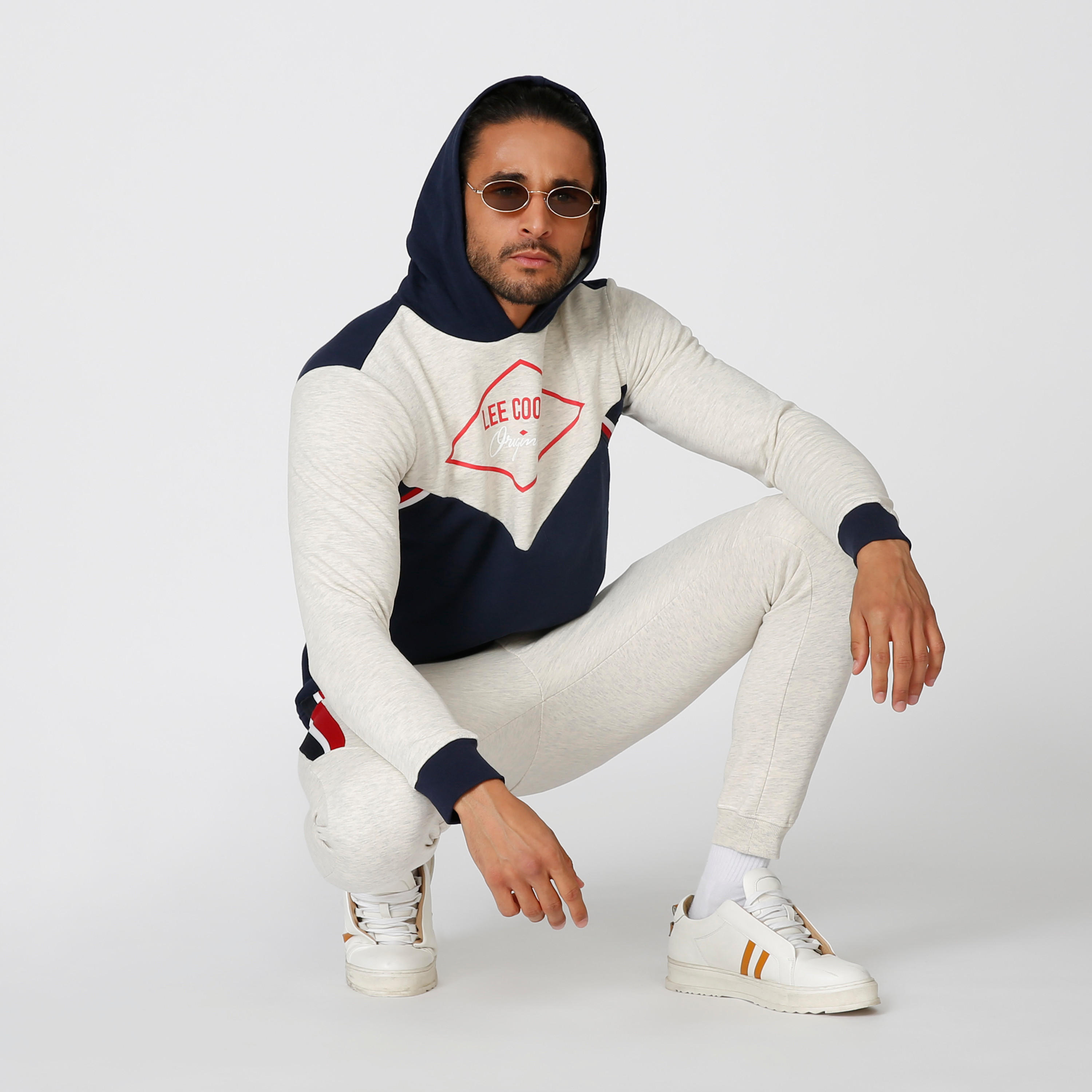 سويت شيرت مستدام بقبّعة وأكمام طويلة وطبعات من لي كوبر -men-winterwear-hoodiesandsweatshirts-image-2