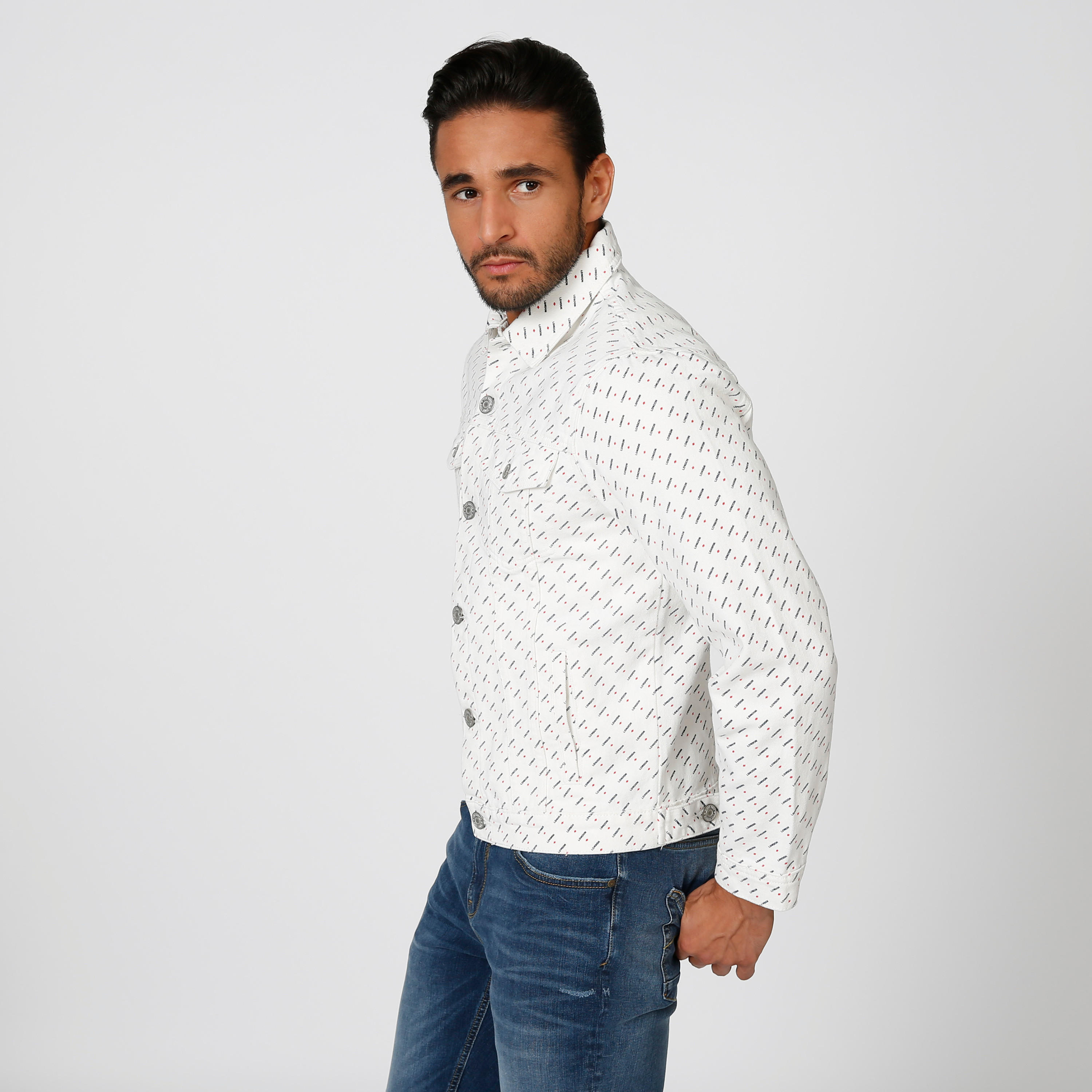 جاكيت جينز مستدام بأكمام طويلة وجيوب بطيّة وطبعات -men-clothing-jacketsandblazers-jackets-image-3