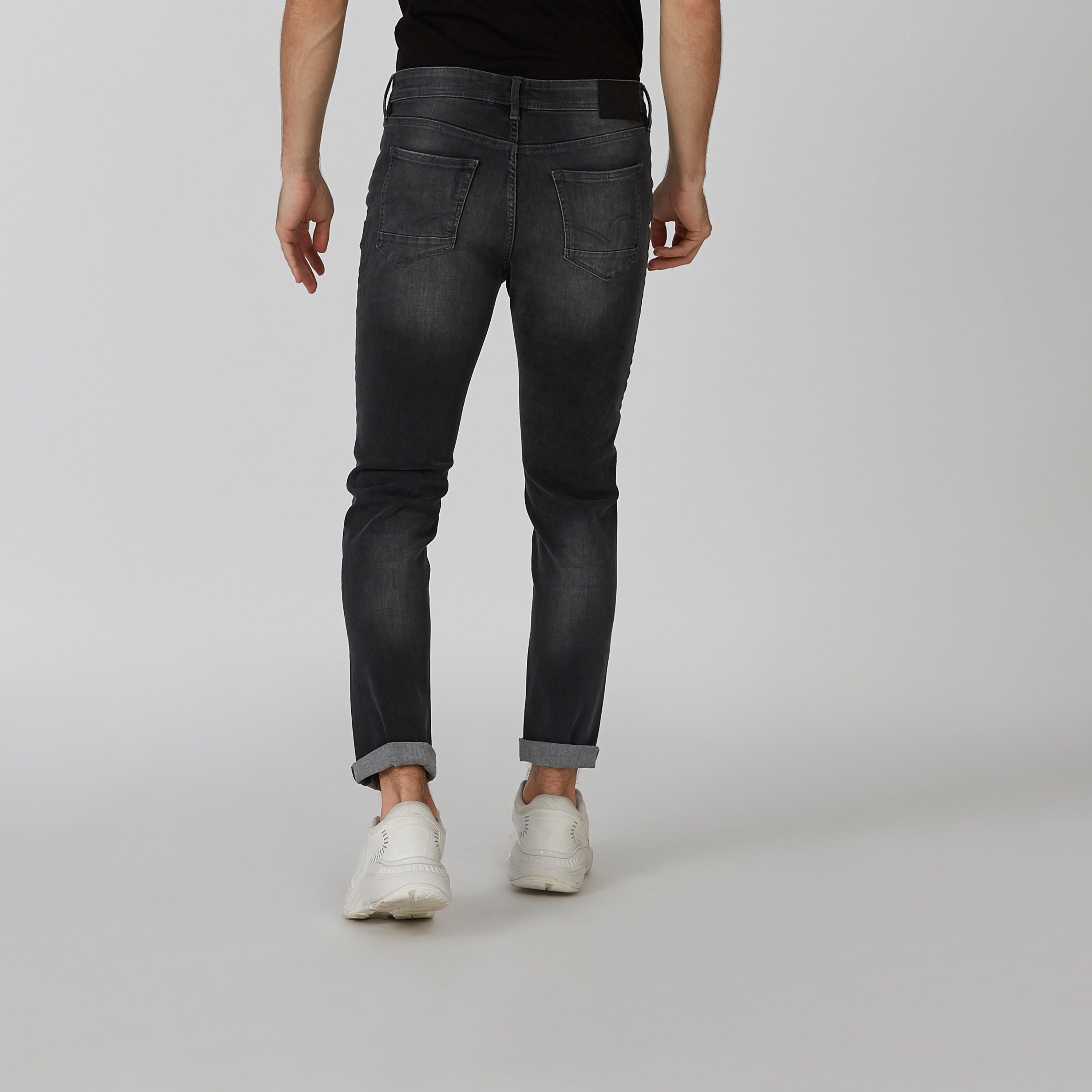 بنطلون جينز مستدام سكيني بخصر متوسط الارتفاع و5 جيوب -men-clothing-bottoms-jeans-image-2