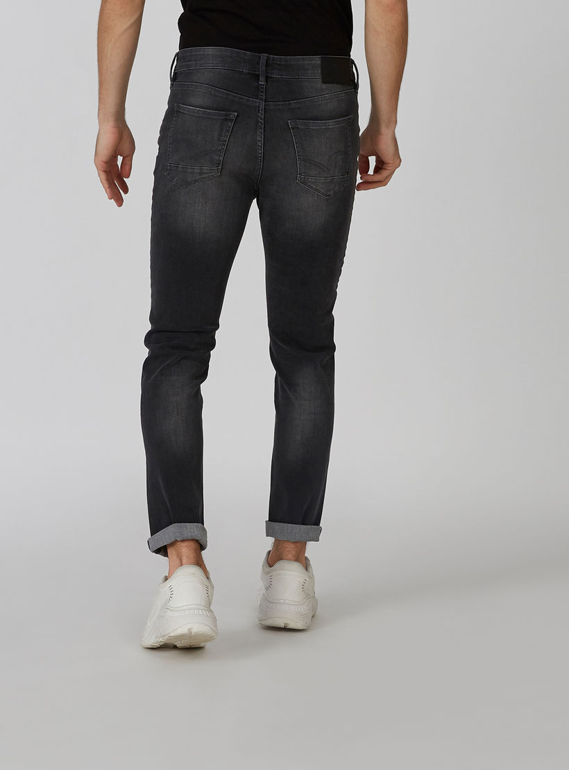 بنطلون جينز مستدام سكيني بخصر متوسط الارتفاع و5 جيوب -men-clothing-bottoms-jeans-image-2