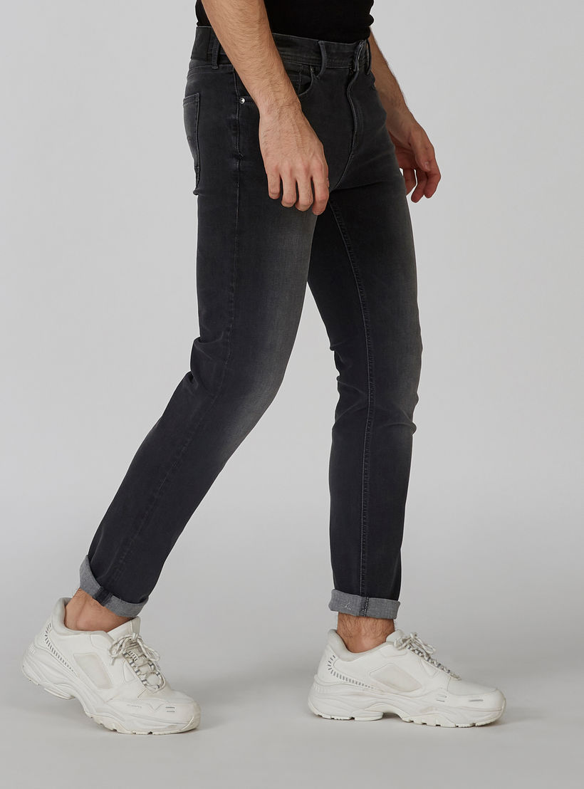 بنطلون جينز مستدام سكيني بخصر متوسط الارتفاع و5 جيوب -men-clothing-bottoms-jeans-image-3