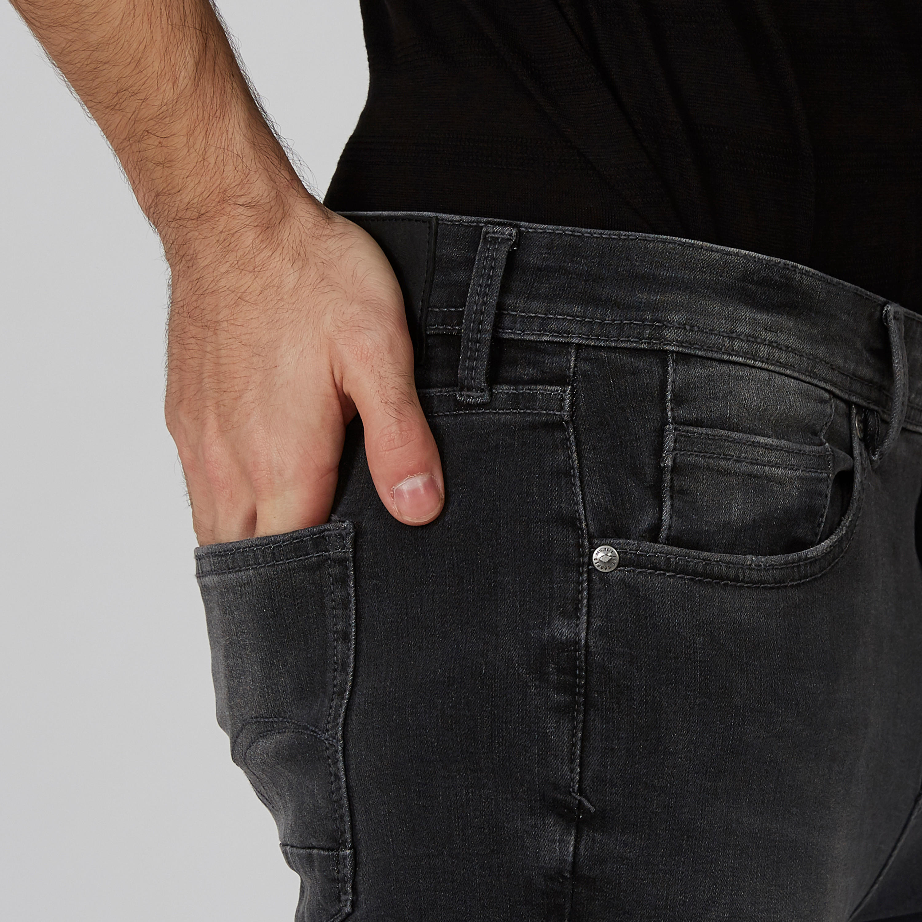 بنطلون جينز مستدام سكيني بخصر متوسط الارتفاع و5 جيوب -men-clothing-bottoms-jeans-image-4