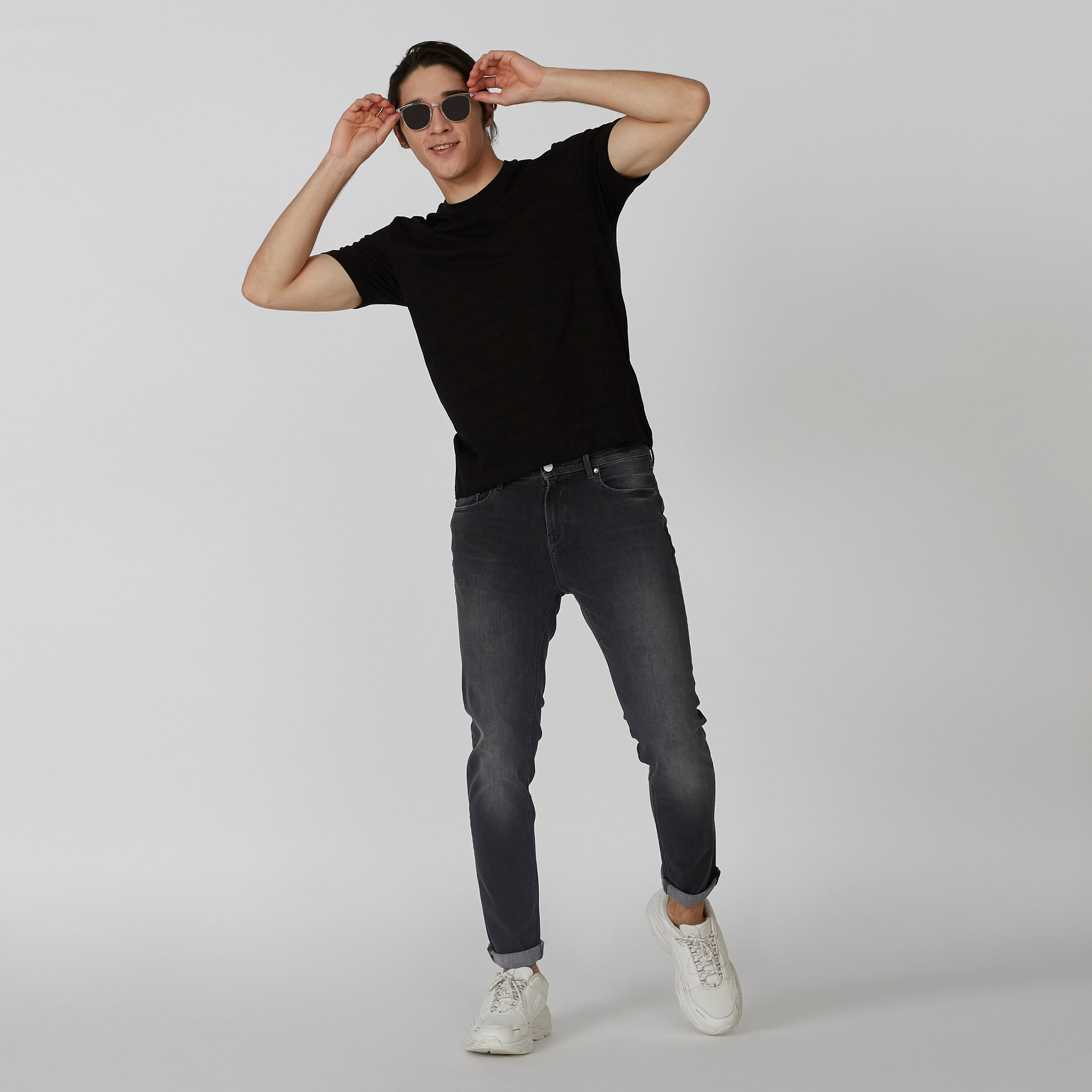 بنطلون جينز مستدام سكيني بخصر متوسط الارتفاع و5 جيوب -men-clothing-bottoms-jeans-image-5