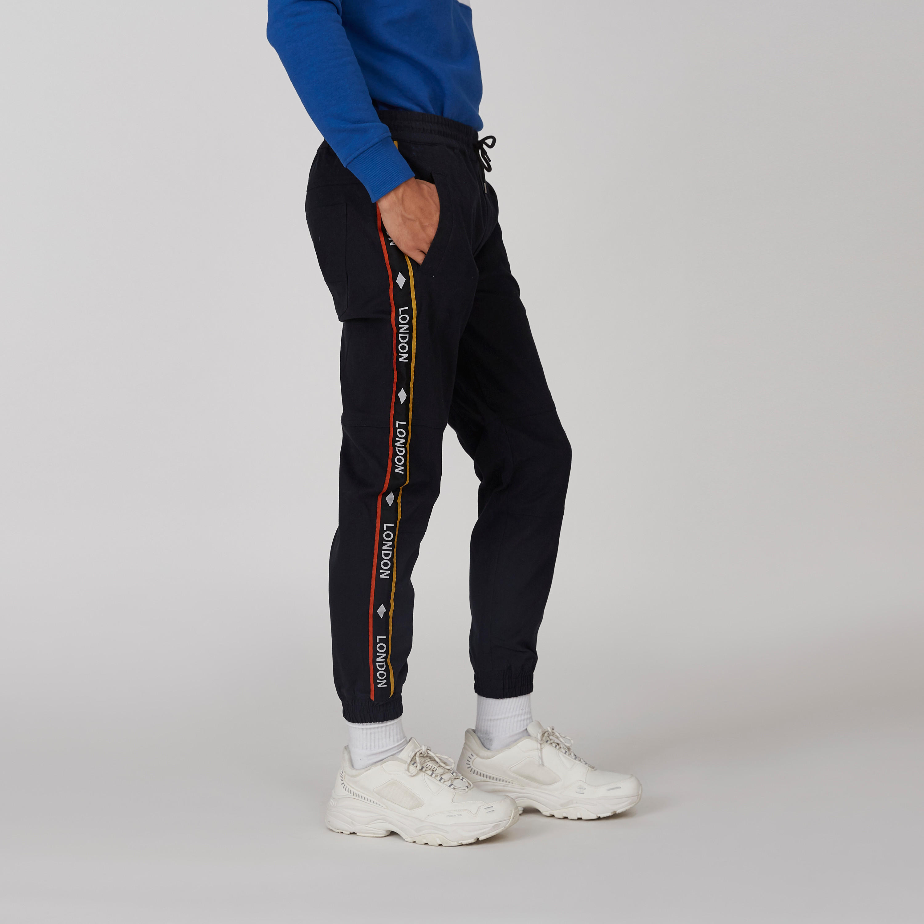بنطلون رياضي مستدام سليم سادة بخصر مرن وجيوب -men-clothing-bottoms-joggers-image-1