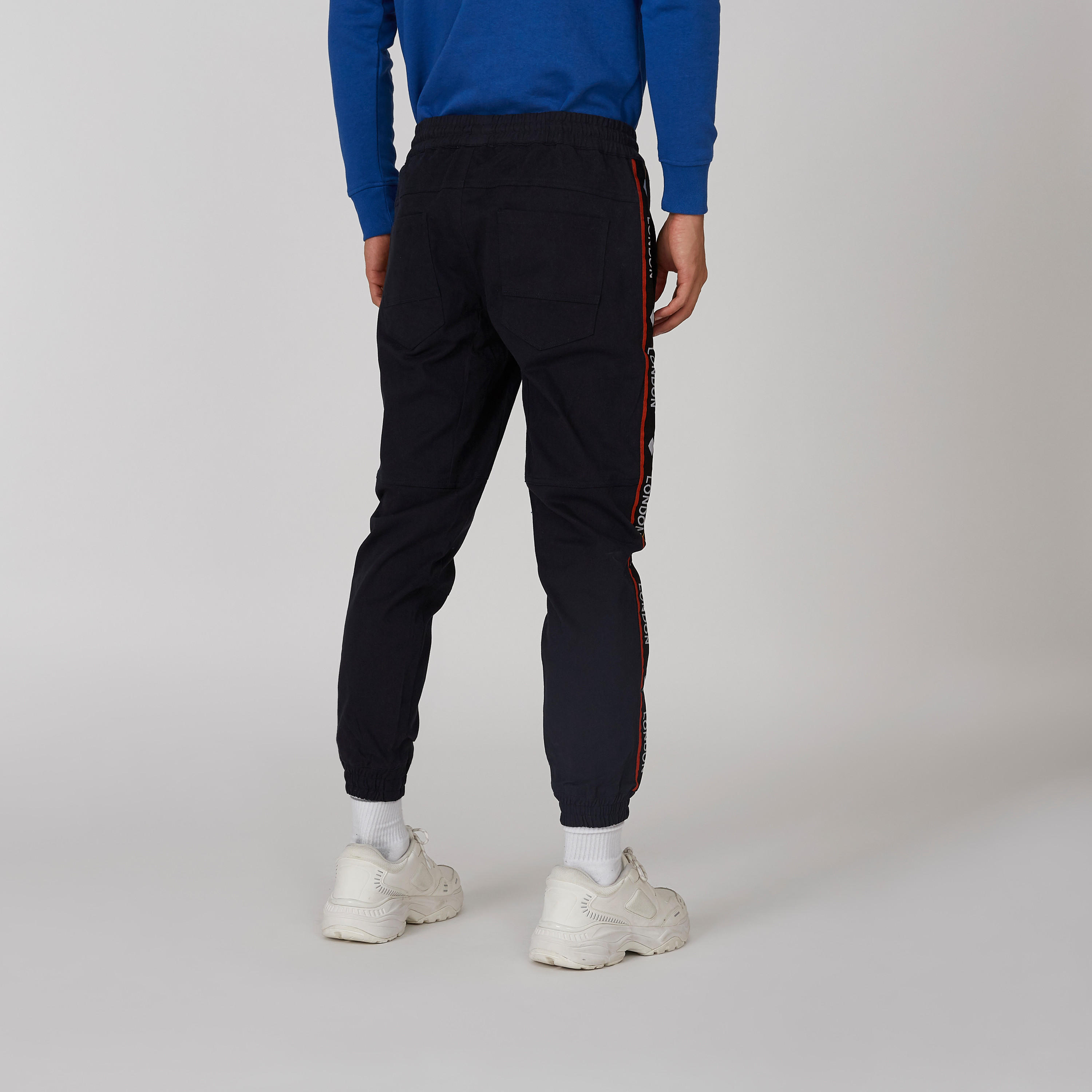 بنطلون رياضي مستدام سليم سادة بخصر مرن وجيوب -men-clothing-bottoms-joggers-image-2