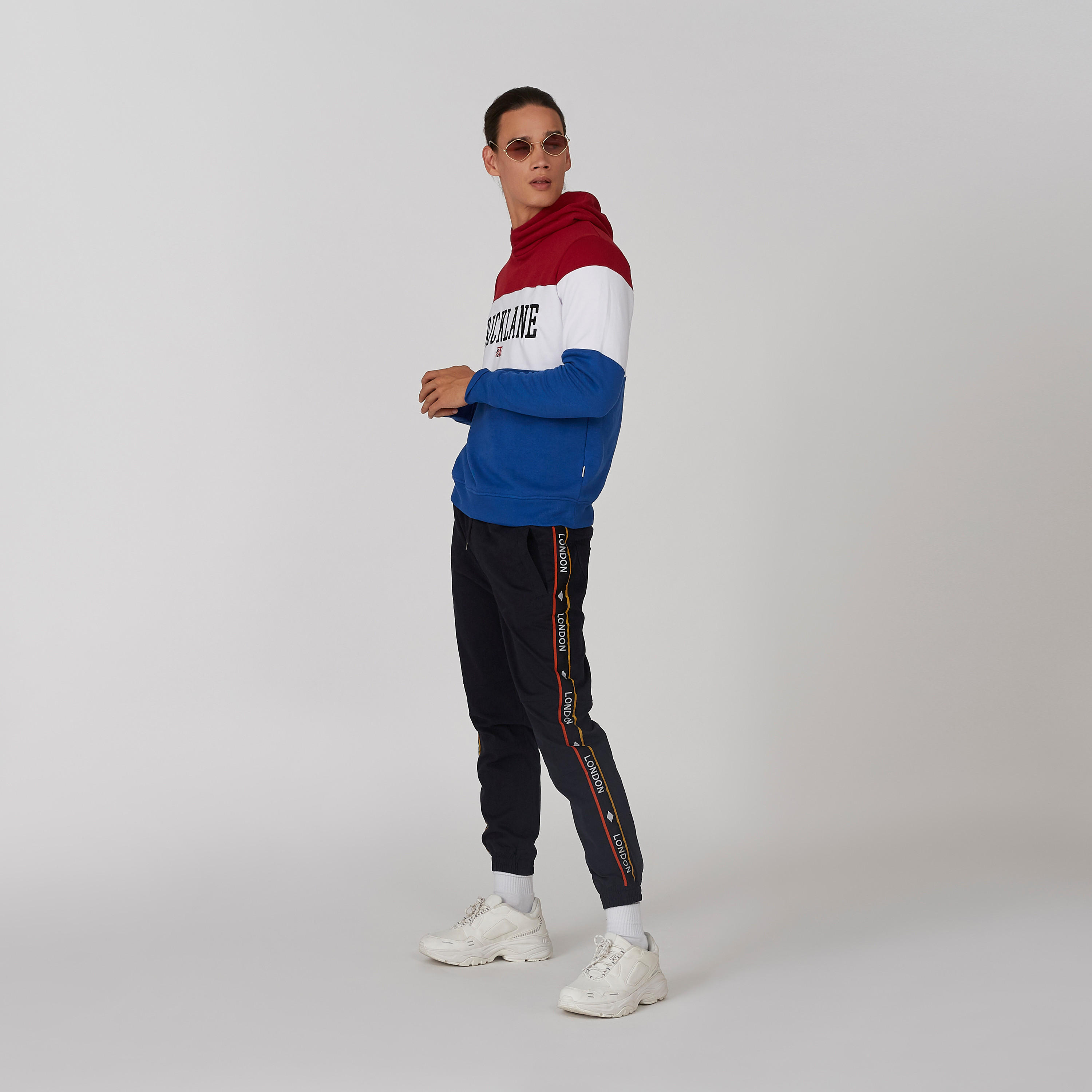 بنطلون رياضي مستدام سليم سادة بخصر مرن وجيوب -men-clothing-bottoms-joggers-image-3