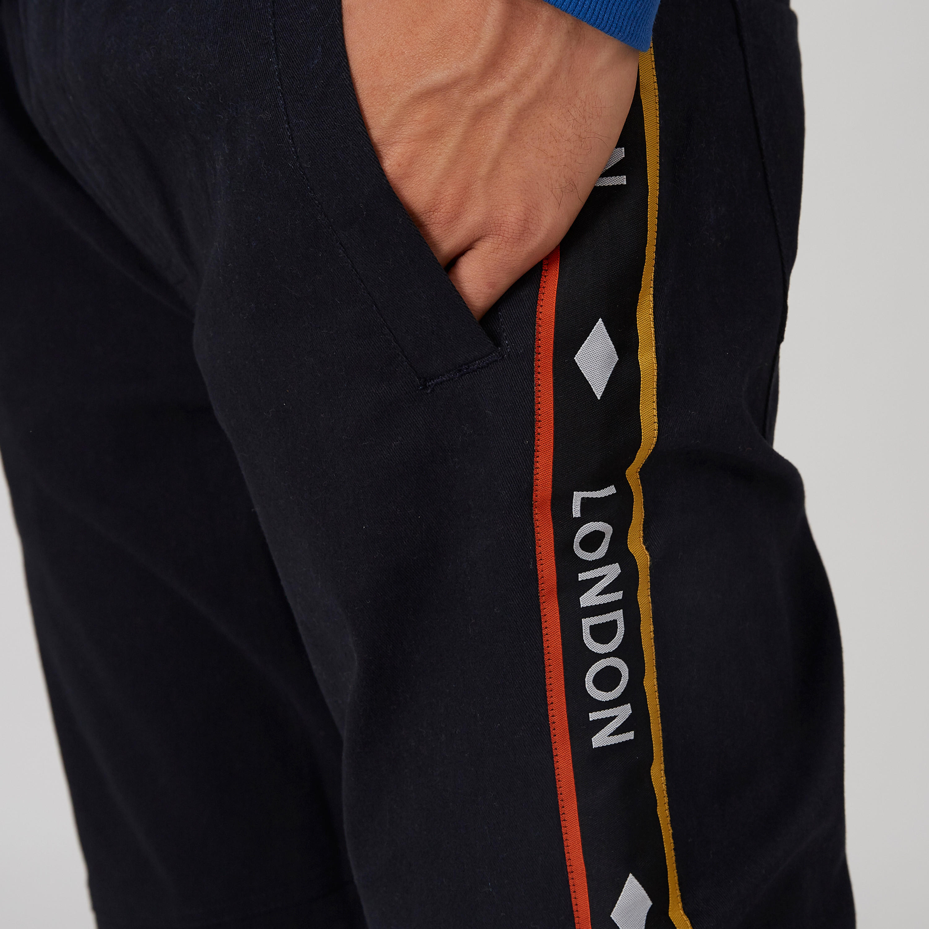 بنطلون رياضي مستدام سليم سادة بخصر مرن وجيوب -men-clothing-bottoms-joggers-image-4