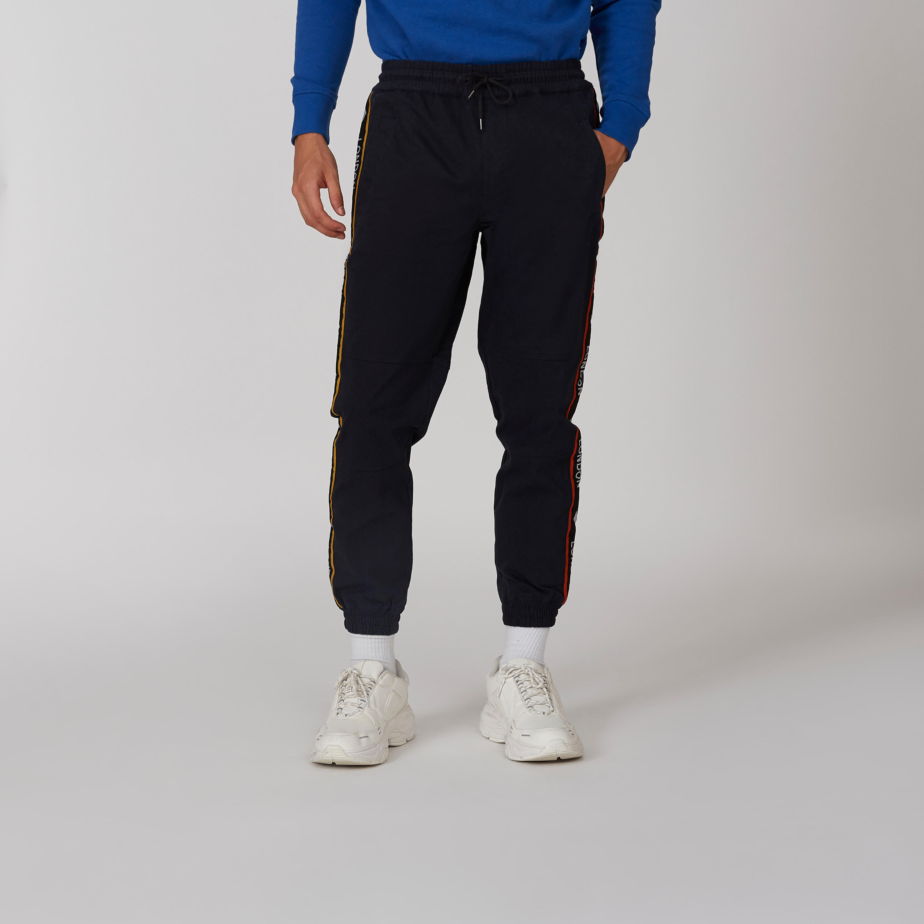 بنطلون رياضي مستدام سليم سادة بخصر مرن وجيوب -men-clothing-bottoms-joggers-image-5