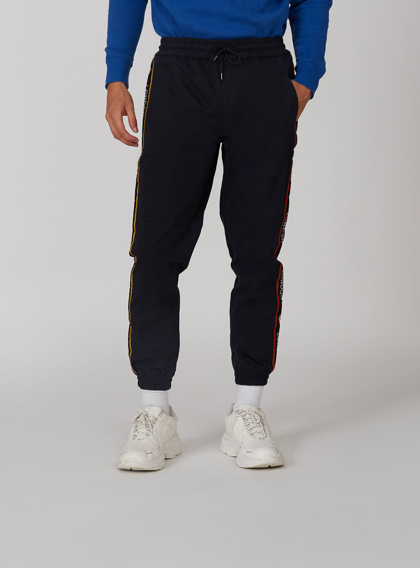 بنطلون رياضي مستدام سليم سادة بخصر مرن وجيوب -men-clothing-bottoms-joggers-image-5