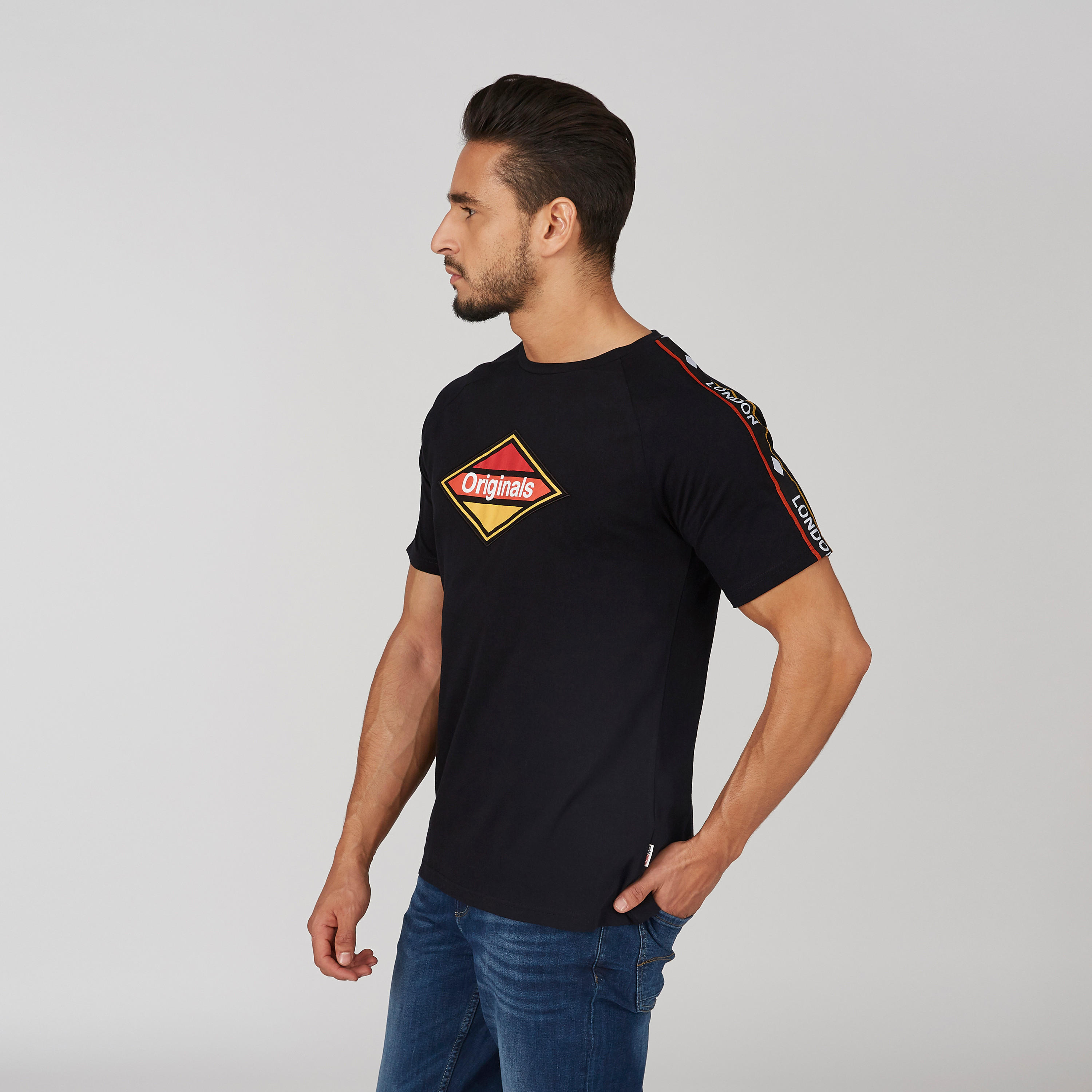 تيشيرت بياقة ضيقة وأكمام قصيرة وطبعات-men-clothing-tshirtsandpolos-tshirts-image-3