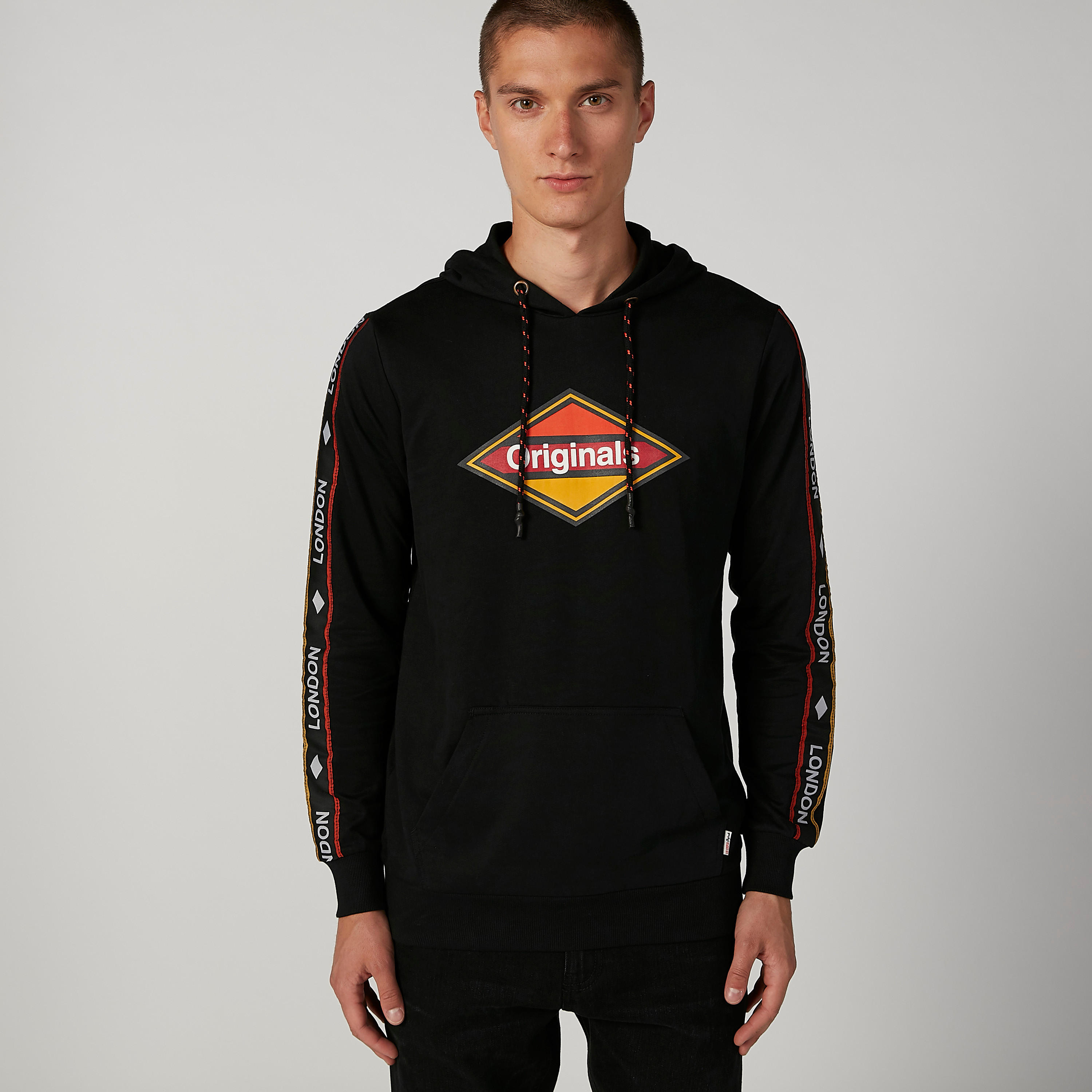 سويت شيرت بقبعة وأكمام طويلة وطبعات-men-winterwear-hoodiesandsweatshirts-image-1
