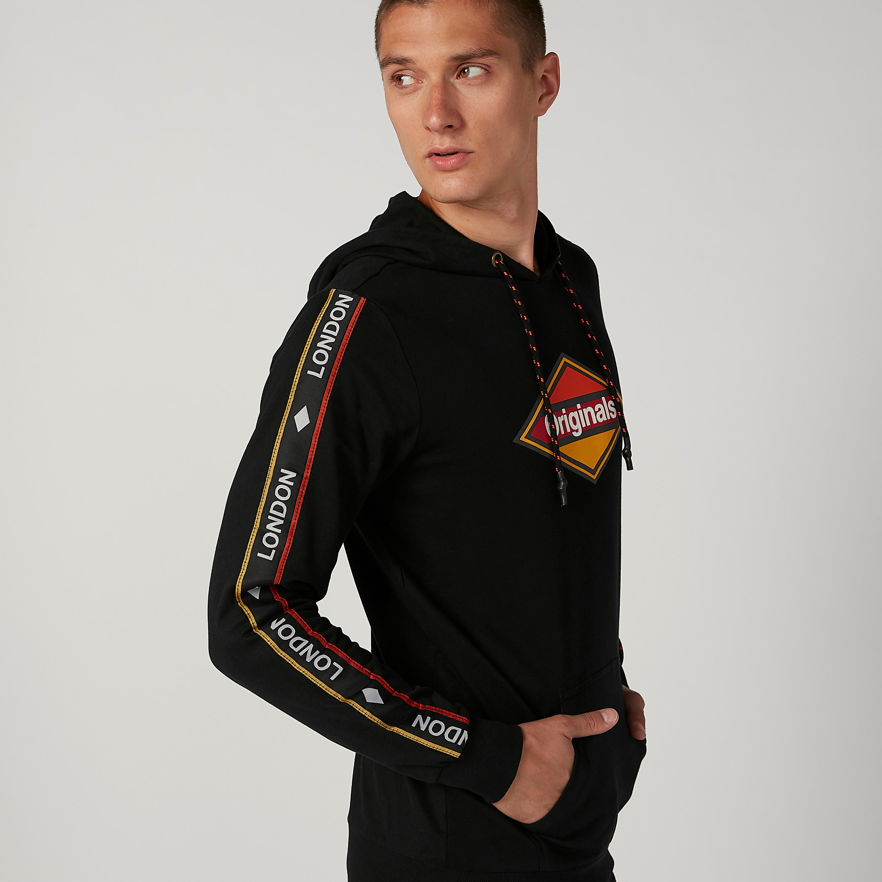سويت شيرت بقبعة وأكمام طويلة وطبعات-men-winterwear-hoodiesandsweatshirts-image-3