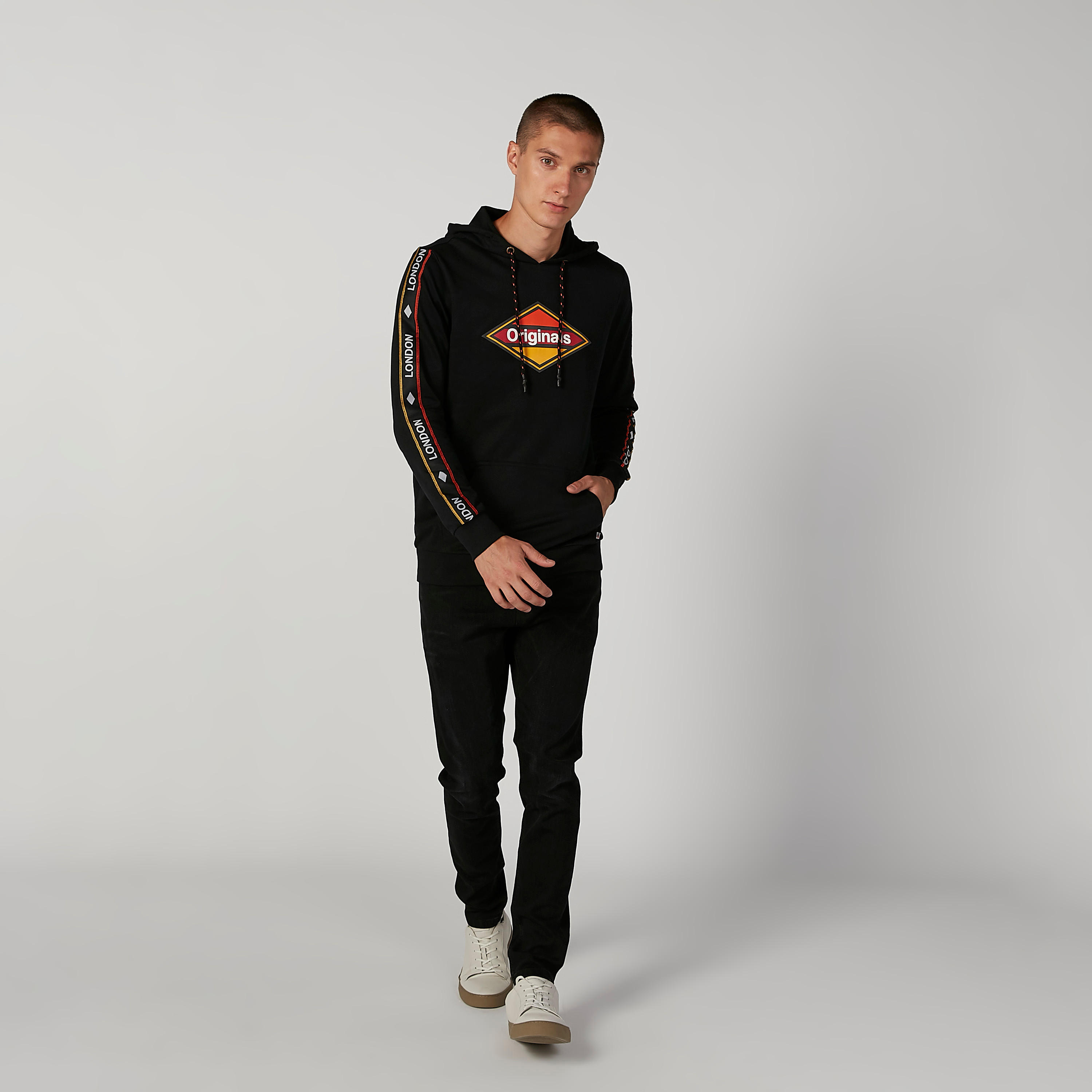سويت شيرت بقبعة وأكمام طويلة وطبعات-men-winterwear-hoodiesandsweatshirts-image-5