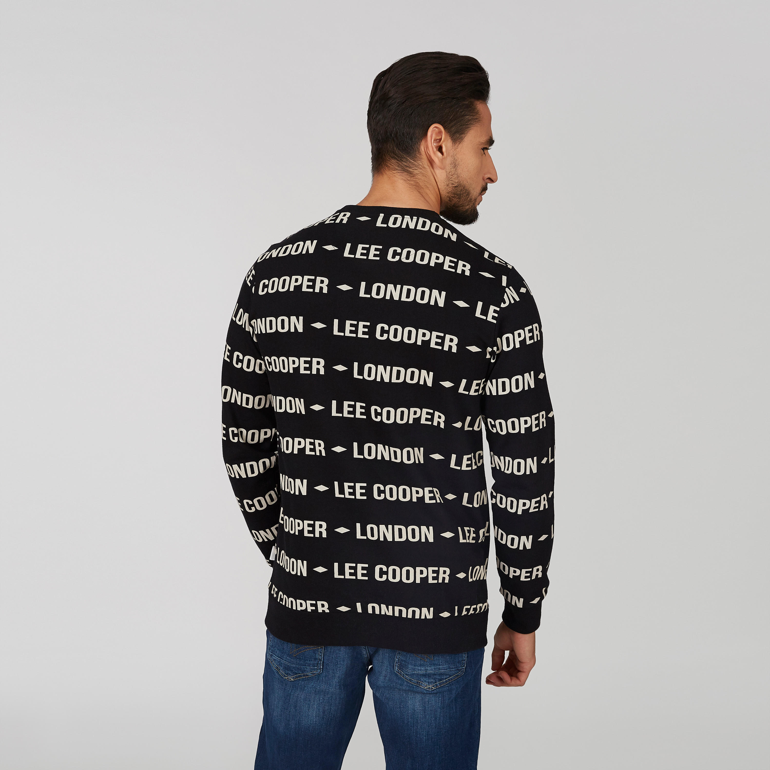 سويت شيرت بياقة ضيّقة وأكمام طويلة وطبعات-men-winterwear-hoodiesandsweatshirts-image-2
