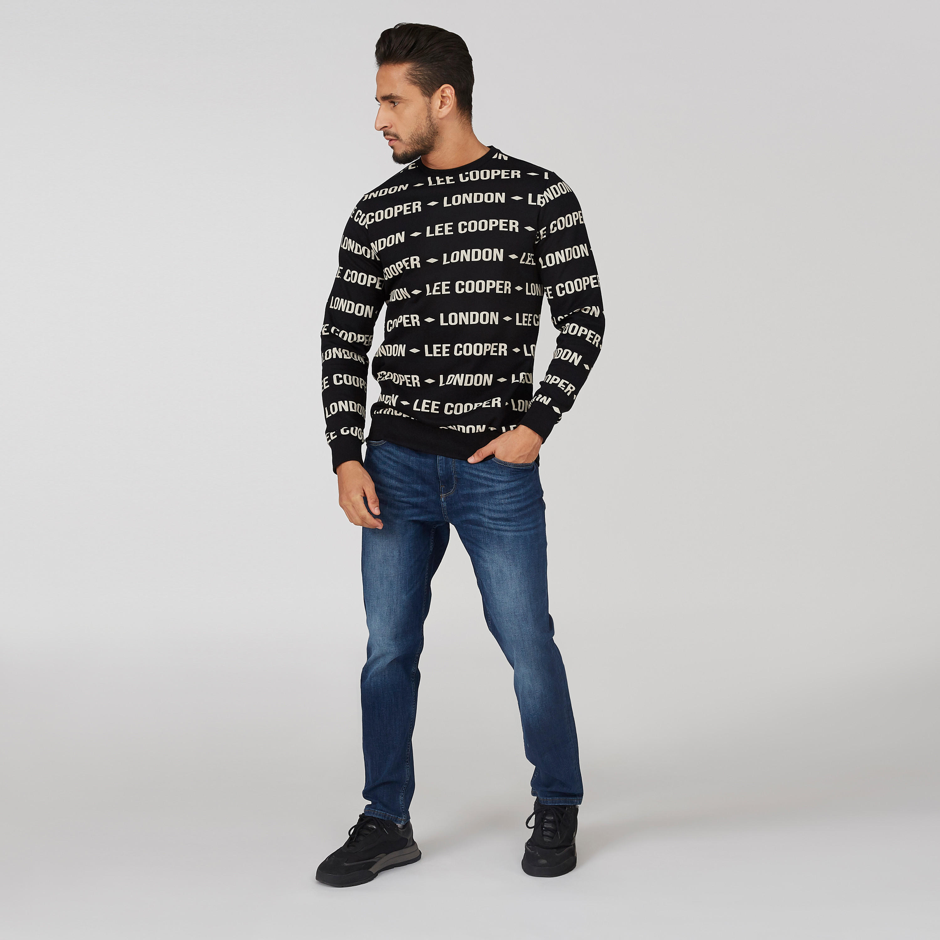 سويت شيرت بياقة ضيّقة وأكمام طويلة وطبعات-men-winterwear-hoodiesandsweatshirts-image-3