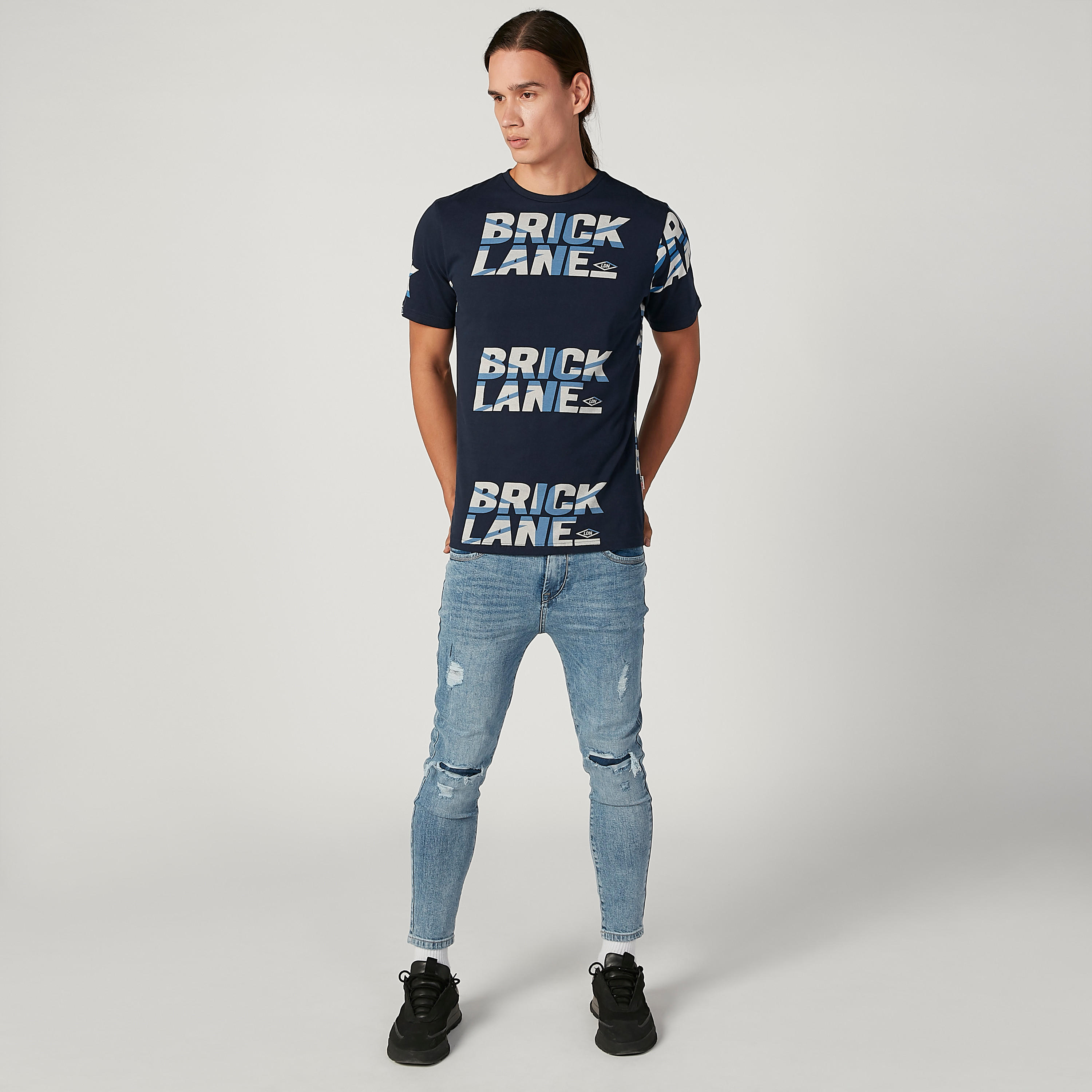تيشيرت مستدام بياقة مستديرة وأكمام قصيرة وطبعات -men-clothing-tshirtsandpolos-tshirts-image-2