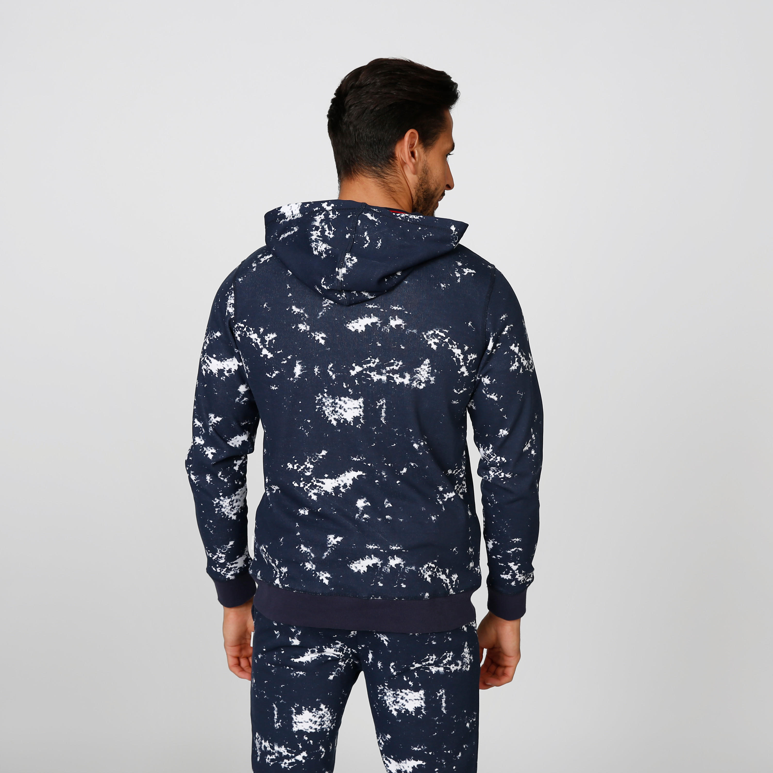 هودي بأكمام طويلة وجيوب وطبعات-men-winterwear-hoodiesandsweatshirts-image-2