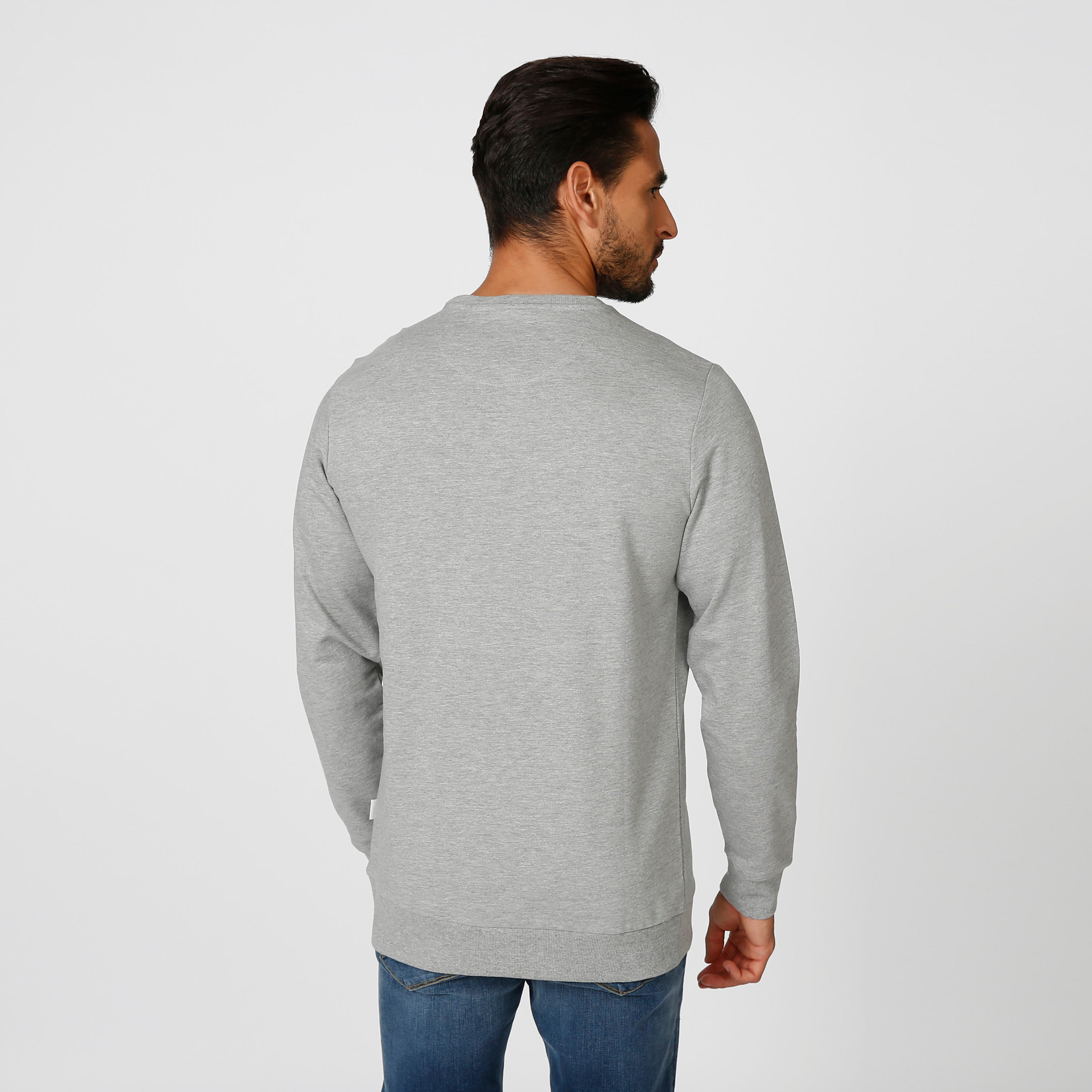 سويت شيرت مستدام بياقة مستديرة وأكمام طويلة وطبعات-men-winterwear-hoodiesandsweatshirts-image-4