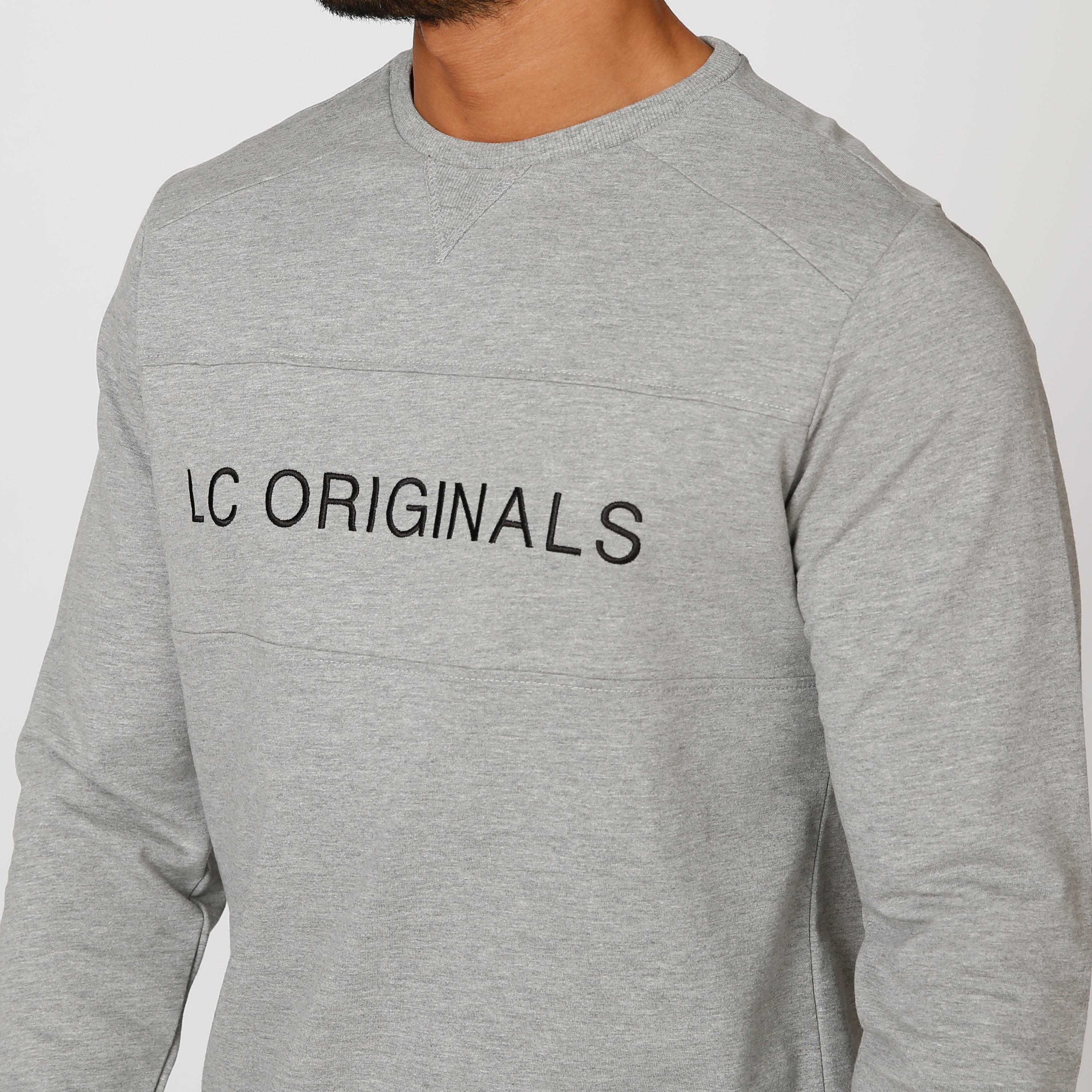 سويت شيرت مستدام بياقة مستديرة وأكمام طويلة وطبعات-men-winterwear-hoodiesandsweatshirts-image-5