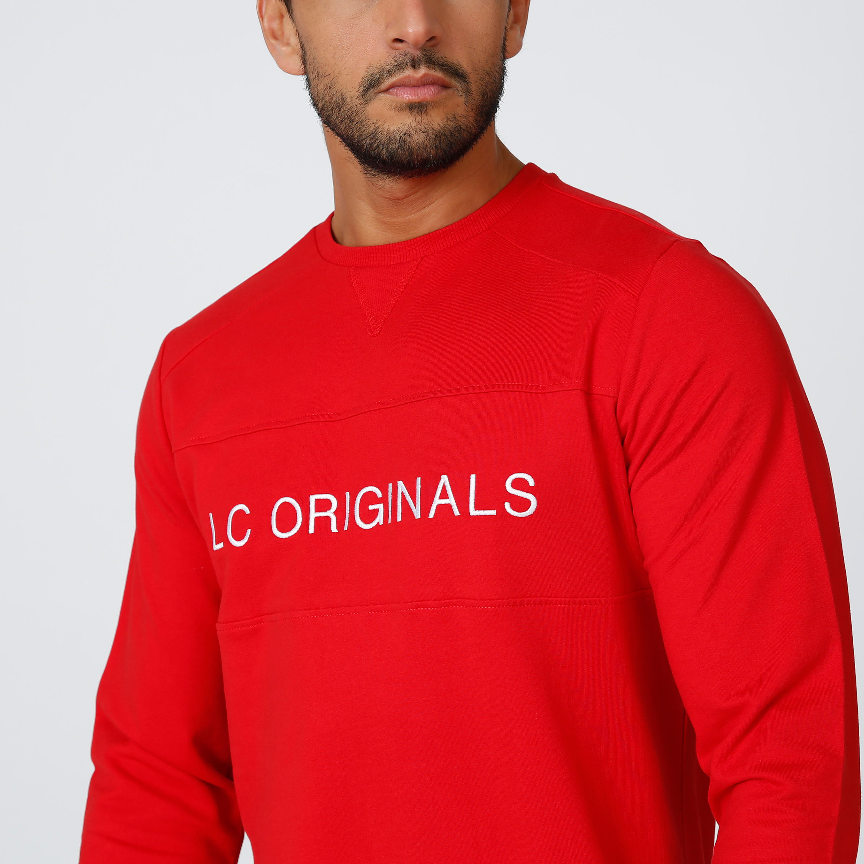 سويت شيرت مستدام بياقة مستديرة وأكمام طويلة وطبعات-men-winterwear-hoodiesandsweatshirts-image-10