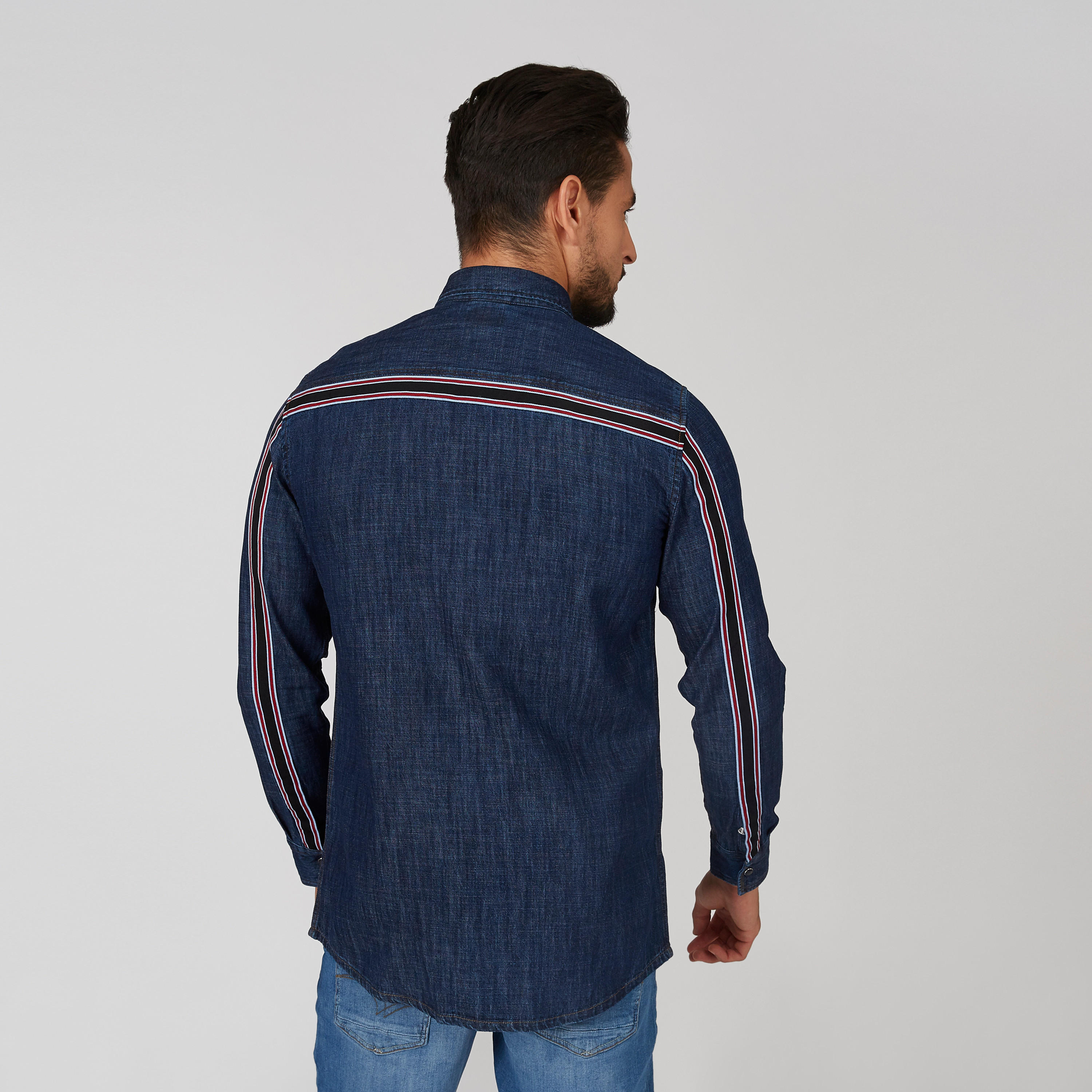 قميص جينز سليم بأكمام طويلة وجيوب بطيّة-men-clothing-shirts-image-2