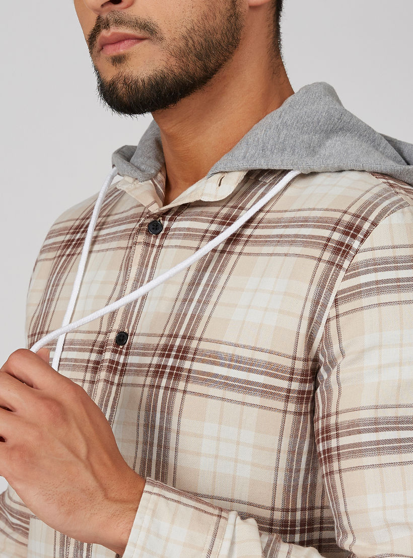 قميص كاروهات مستدام بقبّعة وأكمام طويلة -men-clothing-shirts-image-5