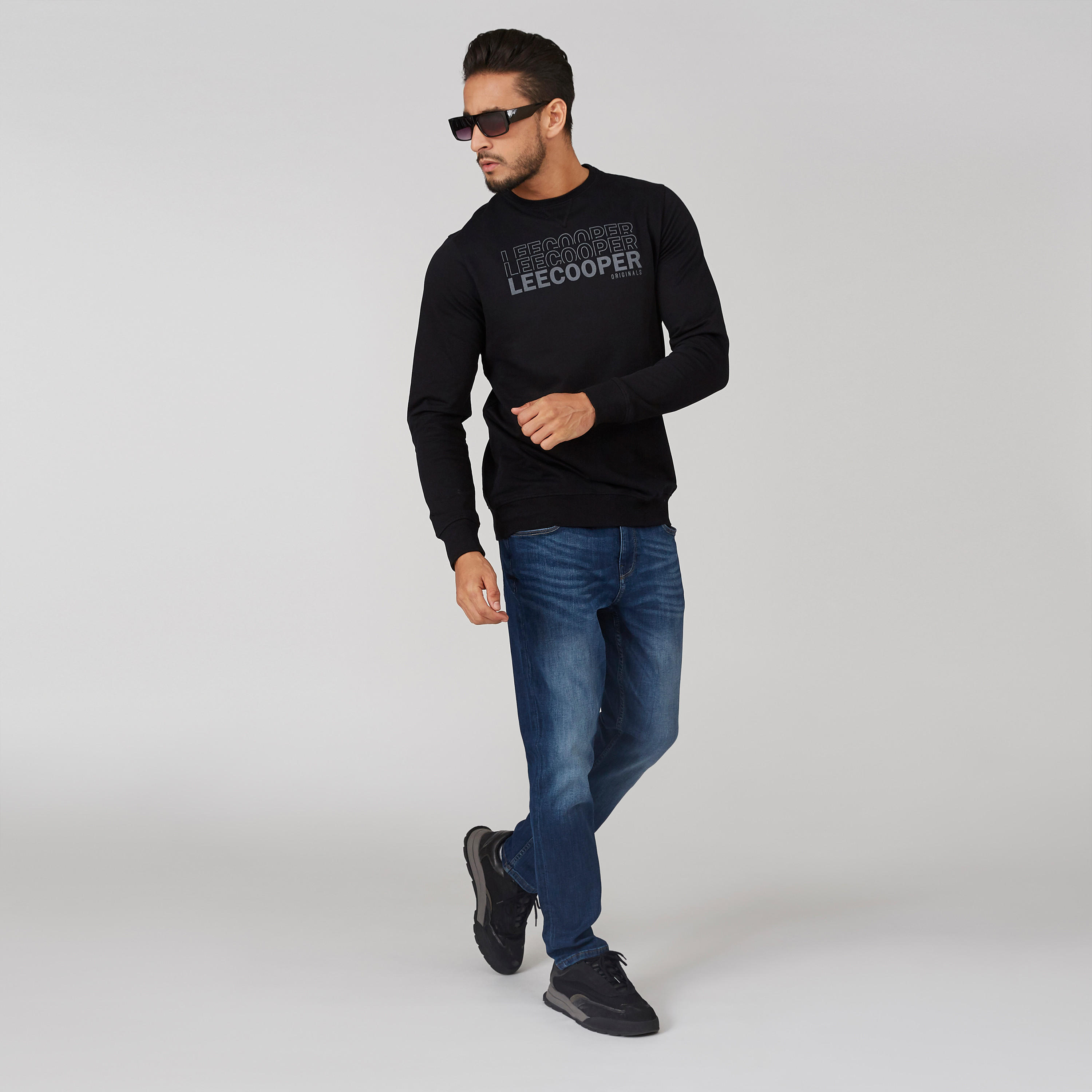 سويت شيرت مستدام بياقة مستديرة وأكمام طويلة وطبعات-men-winterwear-hoodiesandsweatshirts-image-1