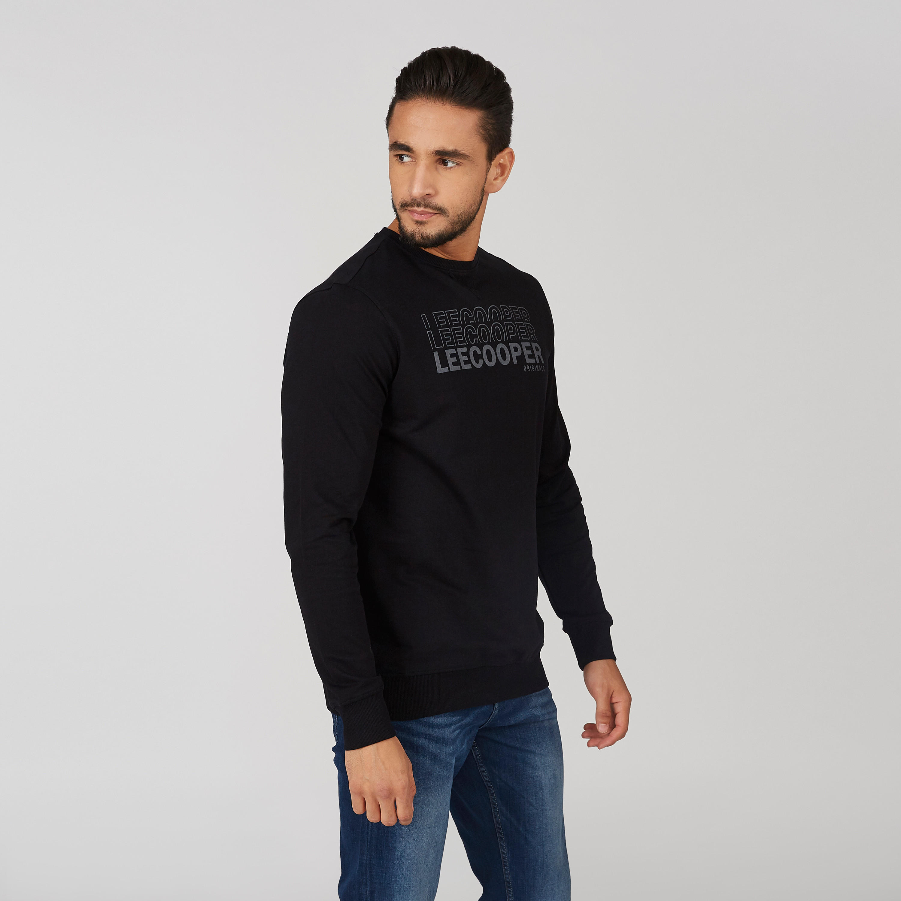 سويت شيرت مستدام بياقة مستديرة وأكمام طويلة وطبعات-men-winterwear-hoodiesandsweatshirts-image-4