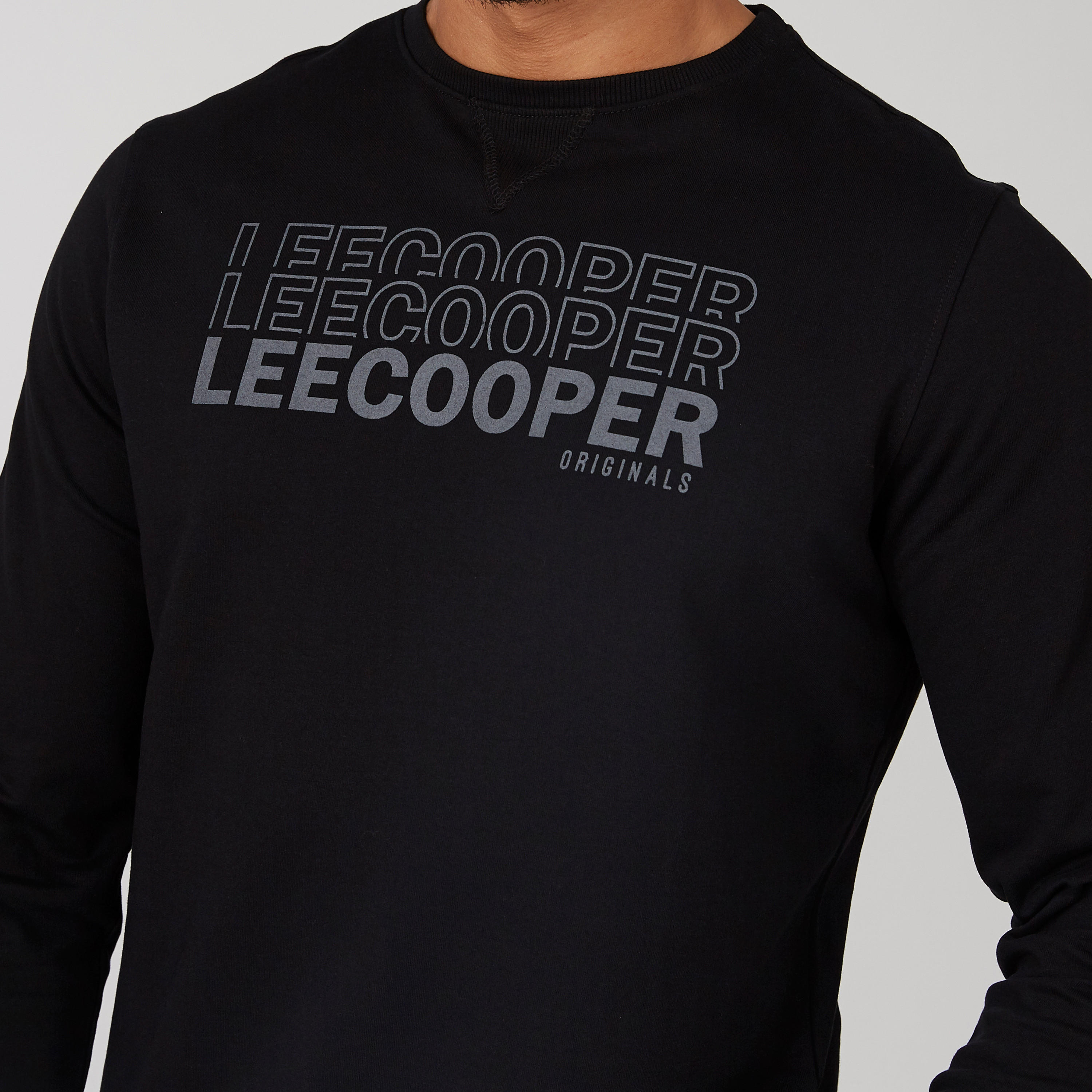 سويت شيرت مستدام بياقة مستديرة وأكمام طويلة وطبعات-men-winterwear-hoodiesandsweatshirts-image-5