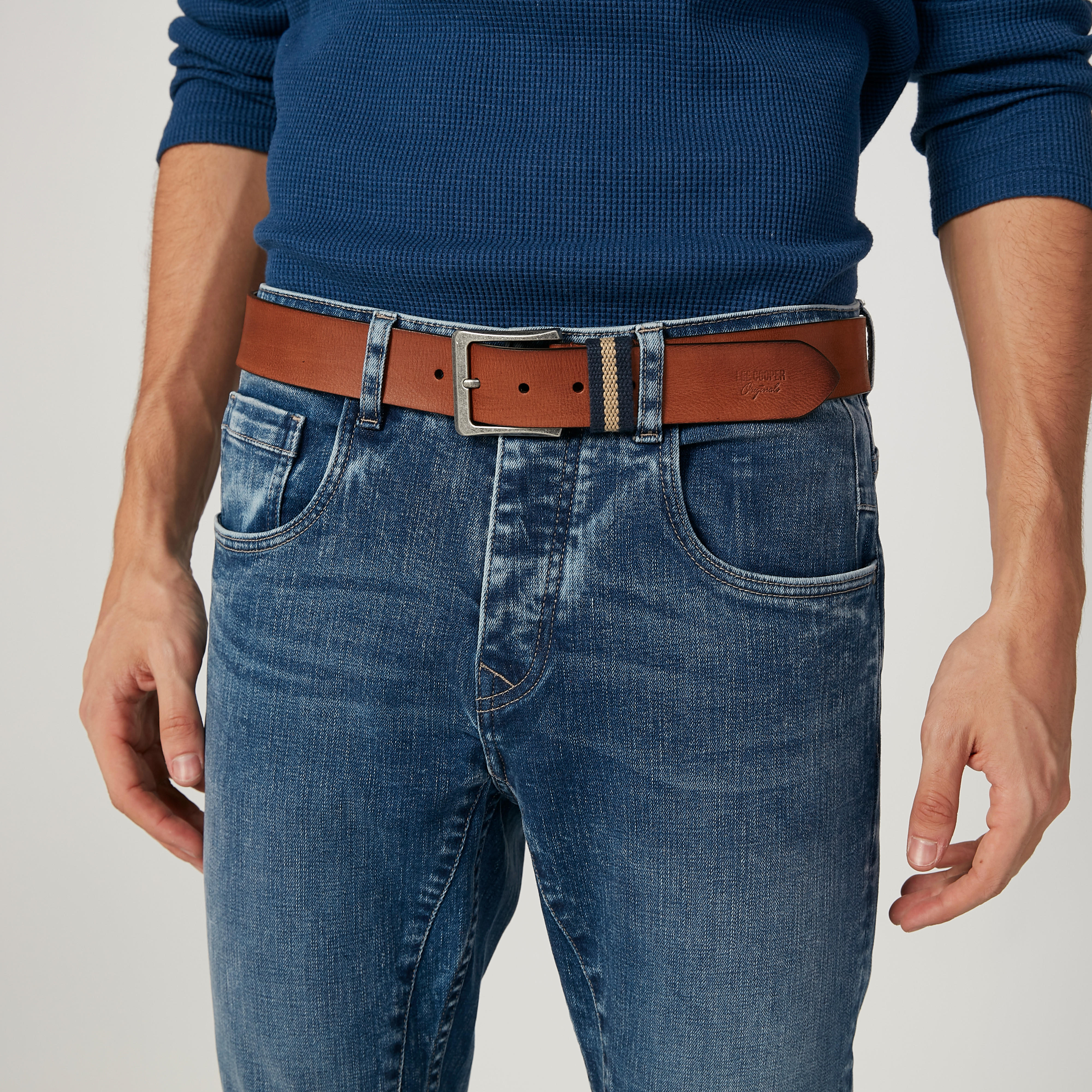 حزام بارز الملمس بإبزيم بدبوس-men-beltsandwallets-belts-image-2