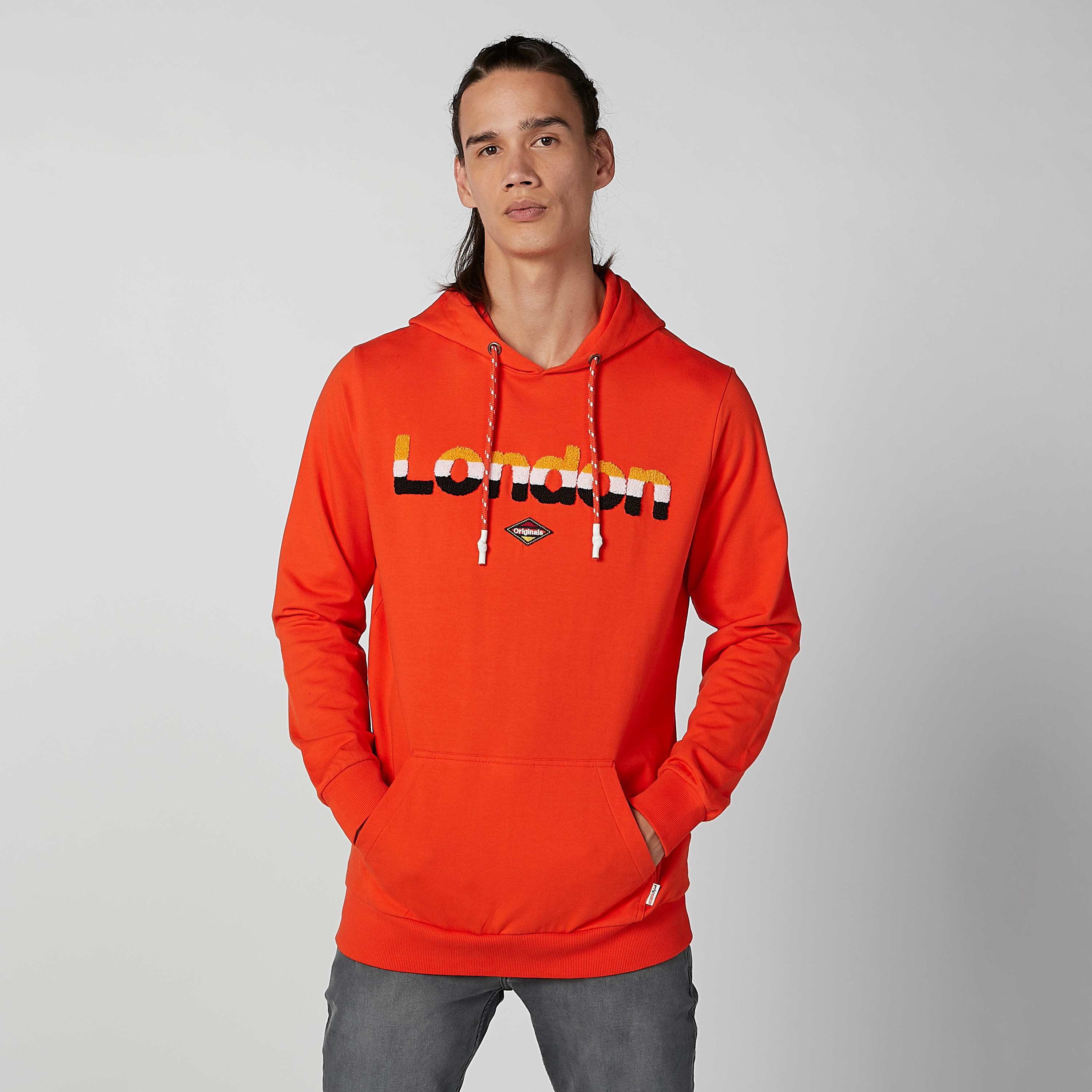 هودي مستدام بأكمام طويلة وجيوب كانجارو وطبعات -men-winterwear-hoodiesandsweatshirts-image-2