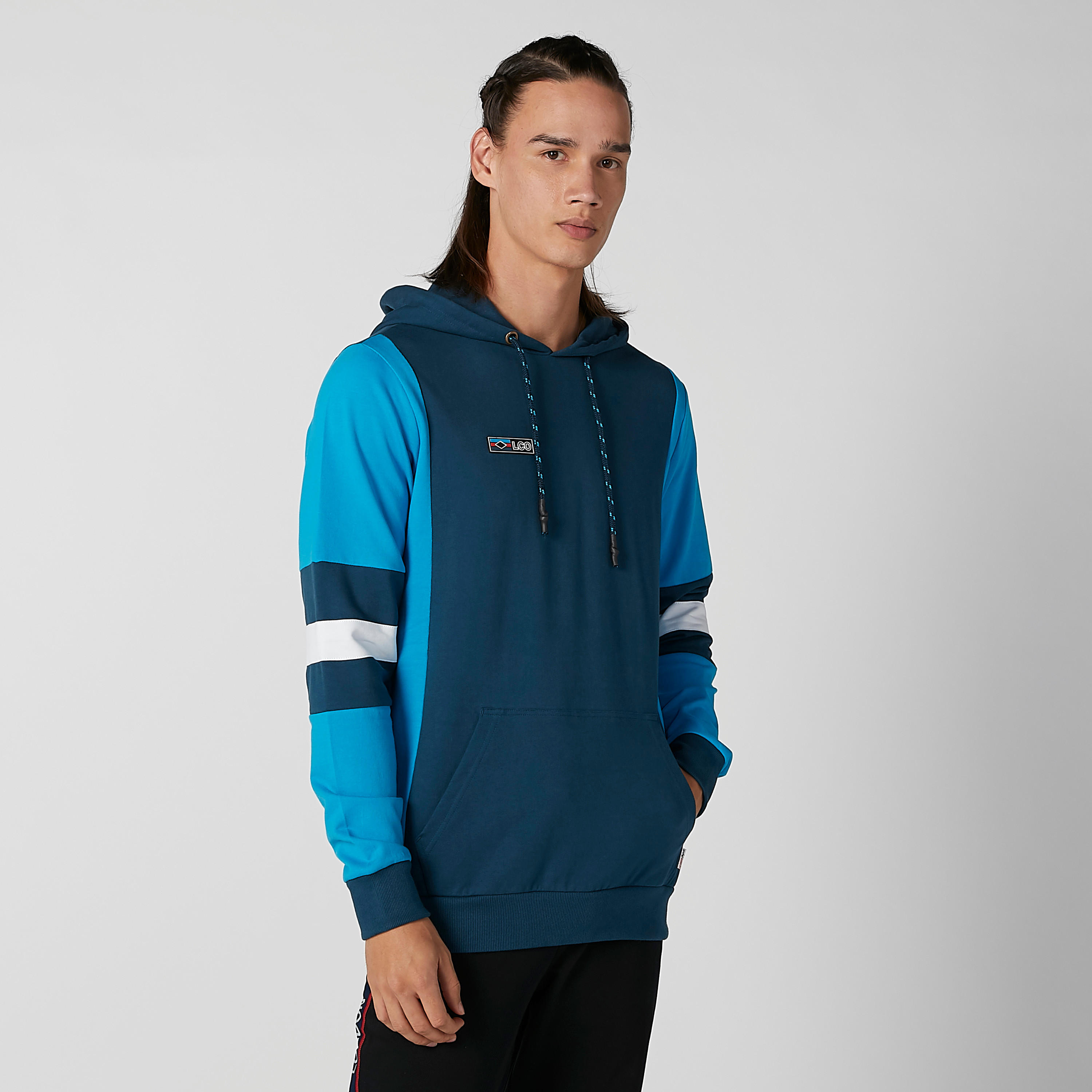 هودي مستدام بأكمام طويلة وجيوب كانجارو وطبعات -men-winterwear-hoodiesandsweatshirts-image-1