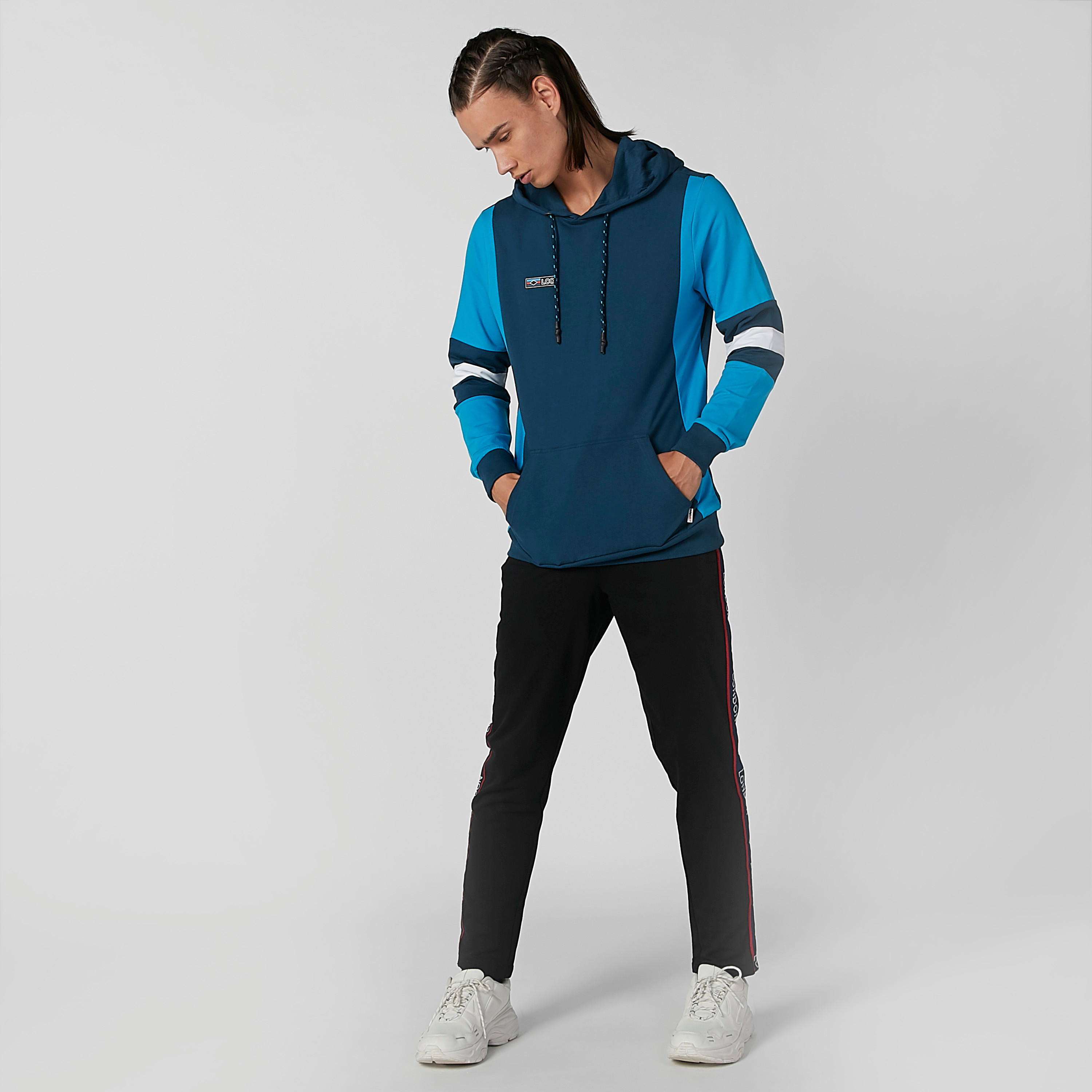 هودي مستدام بأكمام طويلة وجيوب كانجارو وطبعات -men-winterwear-hoodiesandsweatshirts-image-3