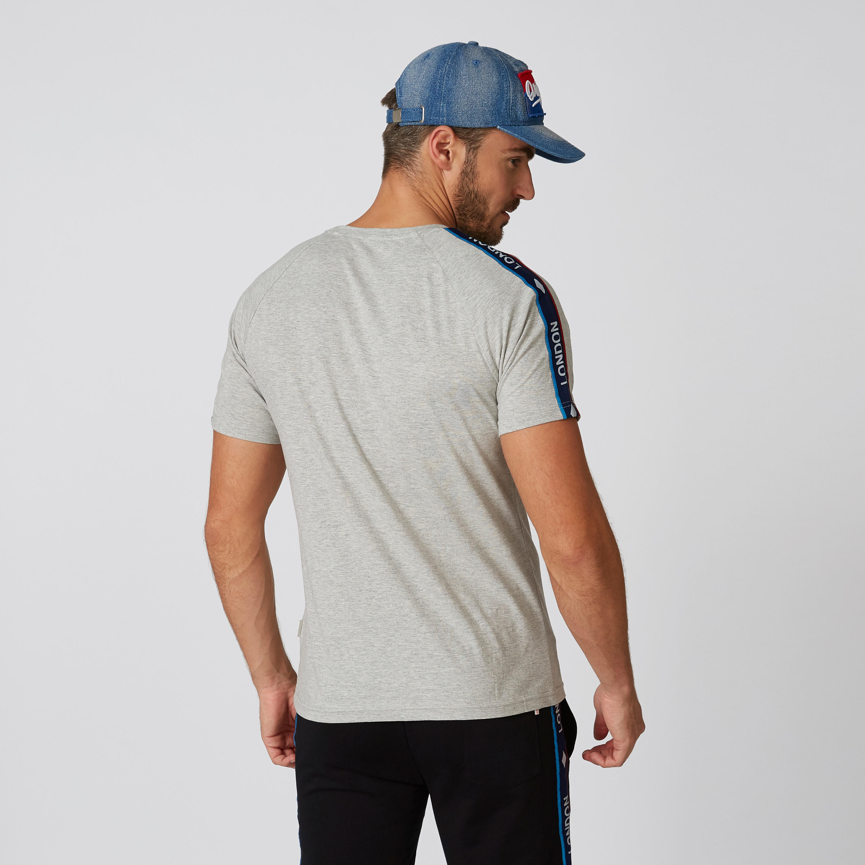 تيشيرت مستدام بياقة مستديرة وأكمام قصيرة وطبعات-men-clothing-tshirtsandpolos-tshirts-image-2