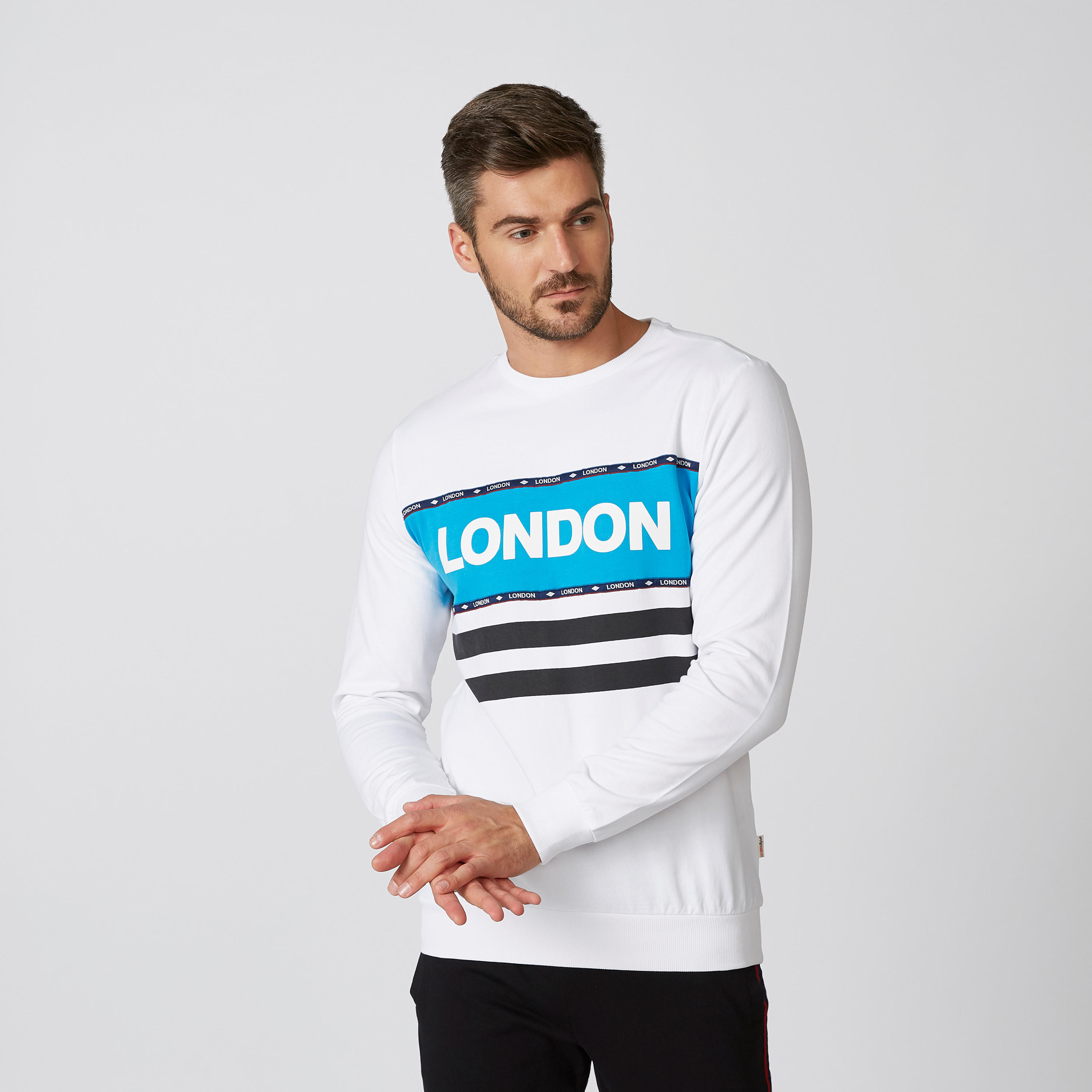 سويت شيرت بياقة مستديرة وأكمام طويلة وطبعات-men-winterwear-hoodiesandsweatshirts-image-1